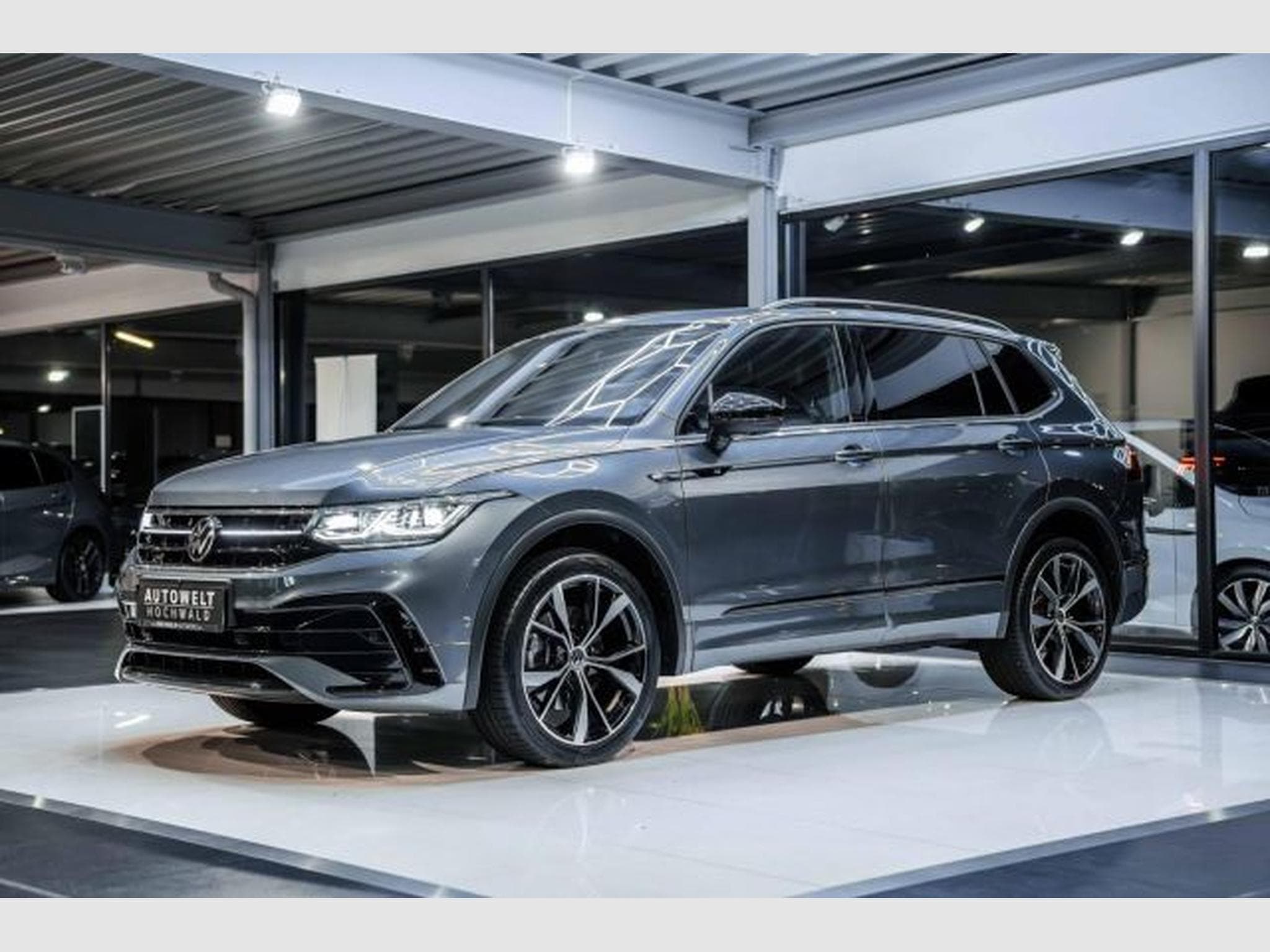 VW Tiguan Tiguan Allspace R-Line 4Mo. PANO 7-Sitz AHK H&amp;K (2022) - Photo 4