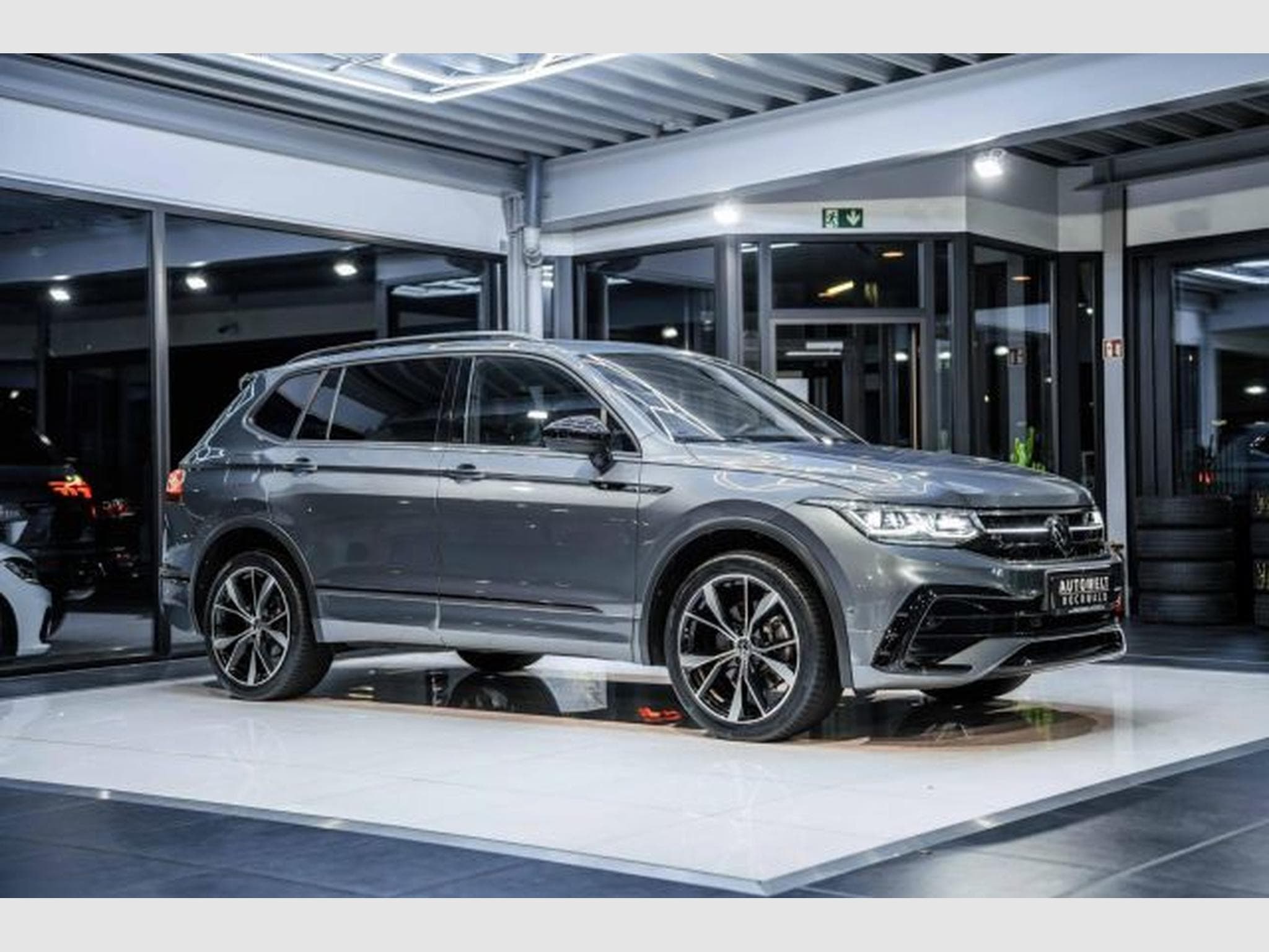 VW Tiguan Tiguan Allspace R-Line 4Mo. PANO 7-Sitz AHK H&amp;K (2022) - Photo 6