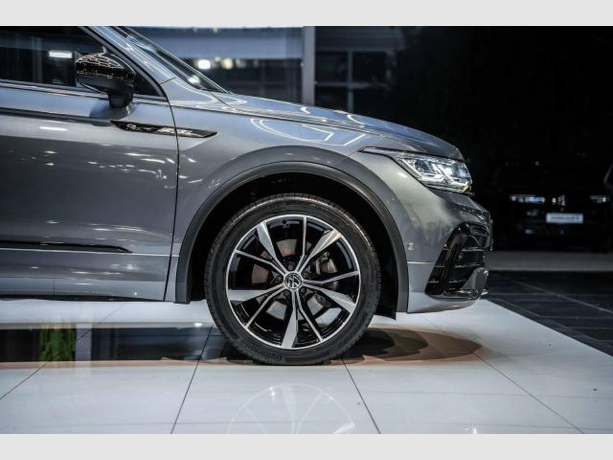 VW Tiguan Tiguan Allspace R-Line 4Mo. PANO 7-Sitz AHK H&amp;K (2022) - Photo 9
