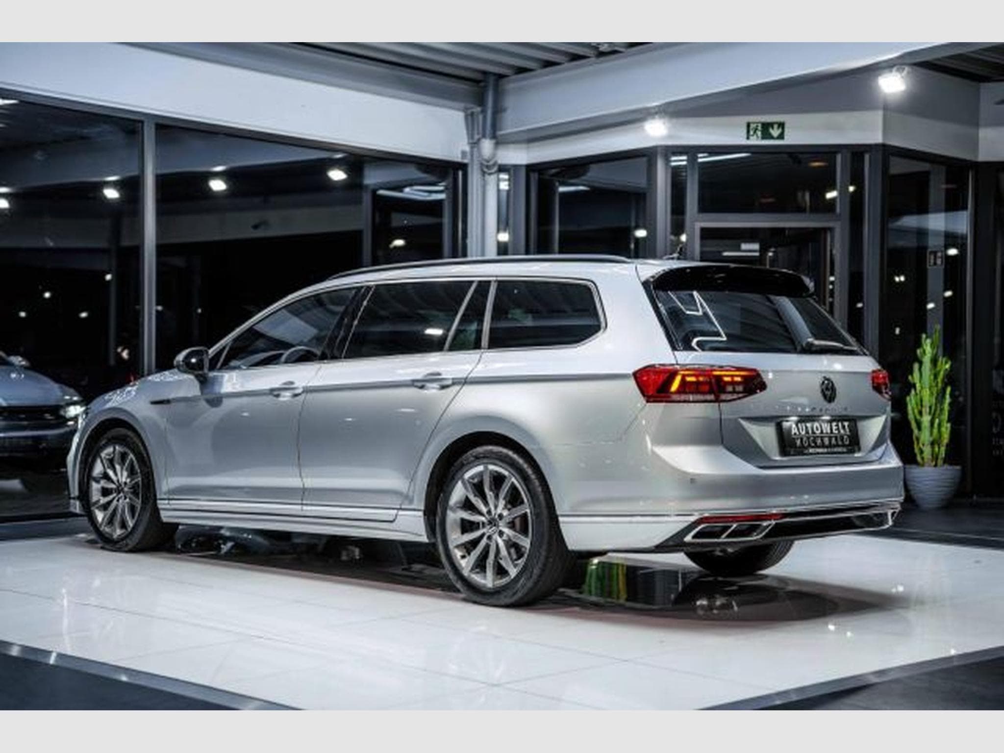 VW Passat Passat 2.0 TDI DSG 2x R-Line NAVI AHK LED RFK (2023) - Photo 12