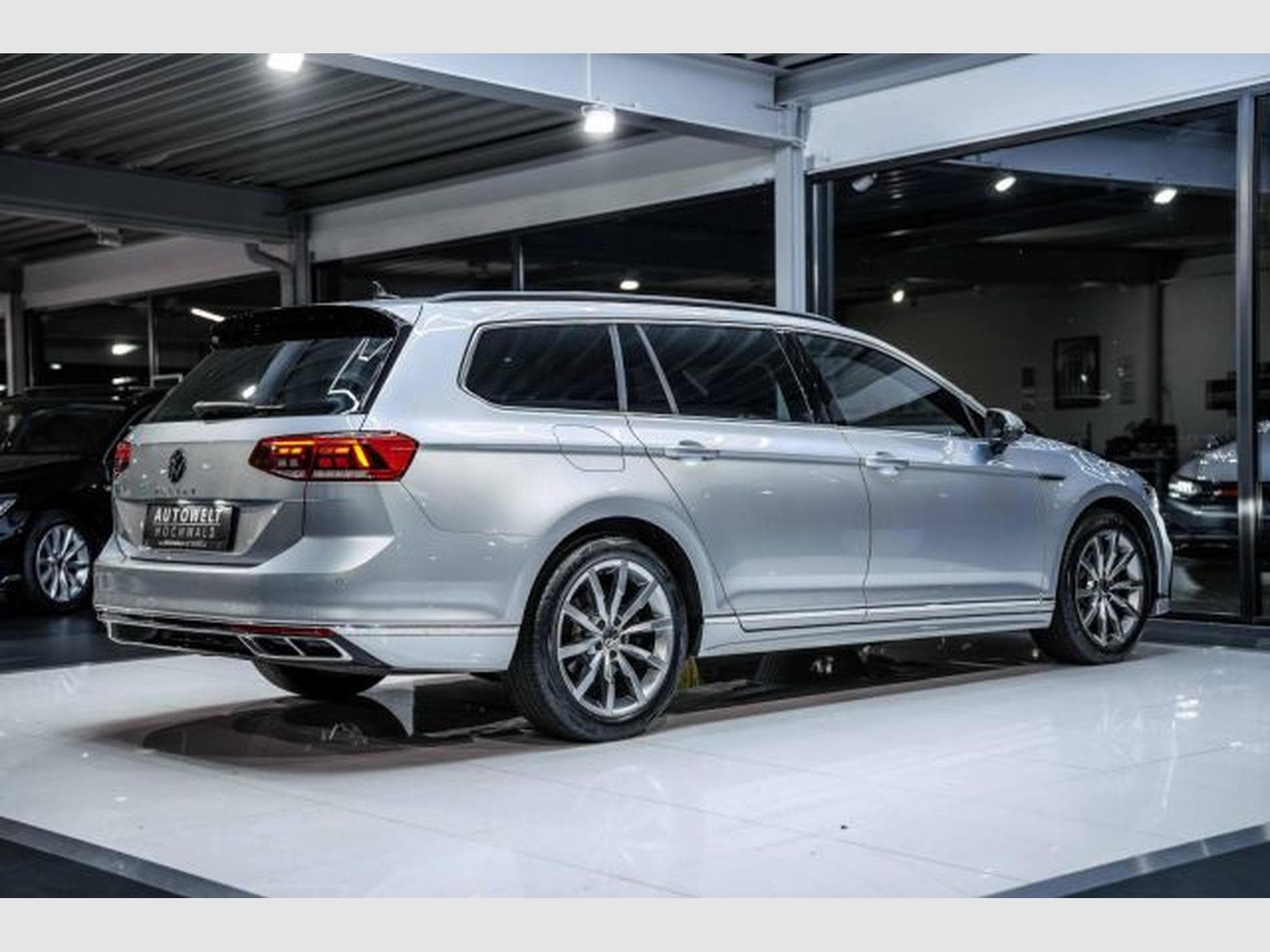 VW Passat Passat 2.0 TDI DSG 2x R-Line NAVI AHK LED RFK (2023) - Photo 14