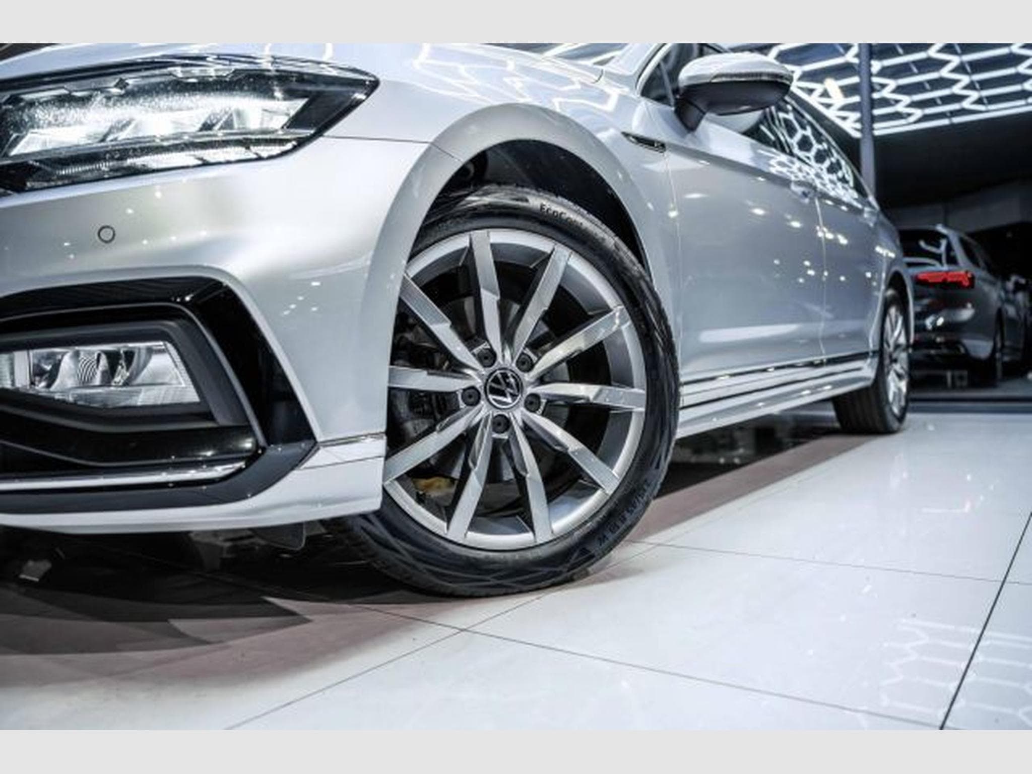 VW Passat Passat 2.0 TDI DSG 2x R-Line NAVI AHK LED RFK (2023) - Photo 3