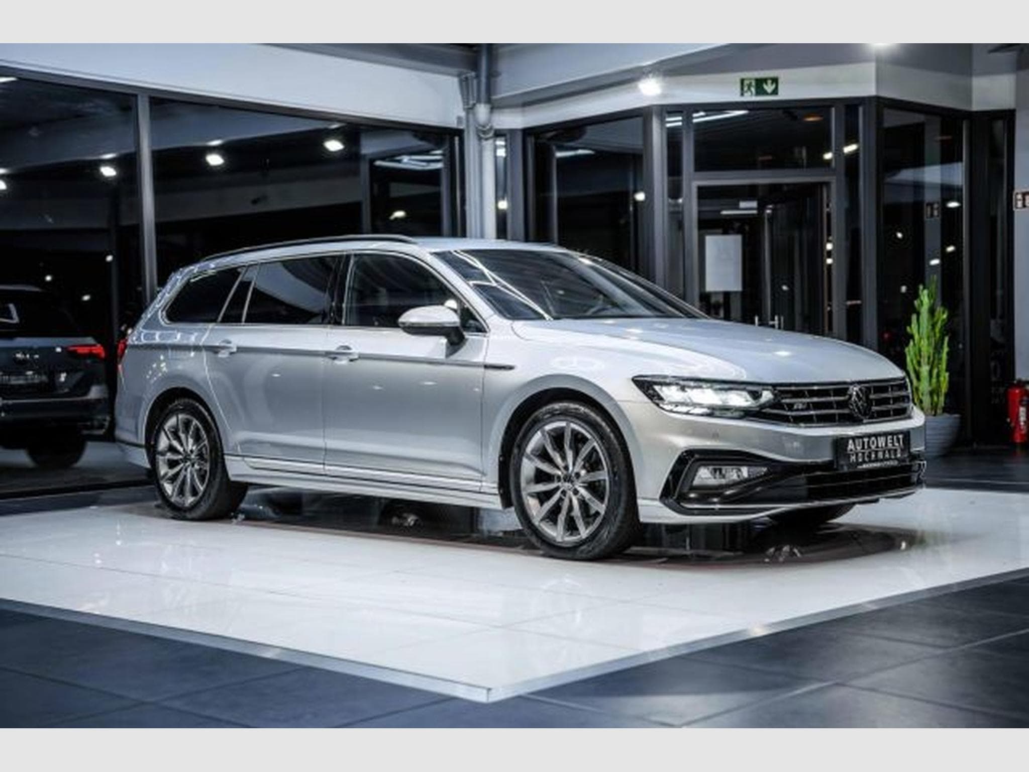 VW Passat Passat 2.0 TDI DSG 2x R-Line NAVI AHK LED RFK (2023) - Photo 6
