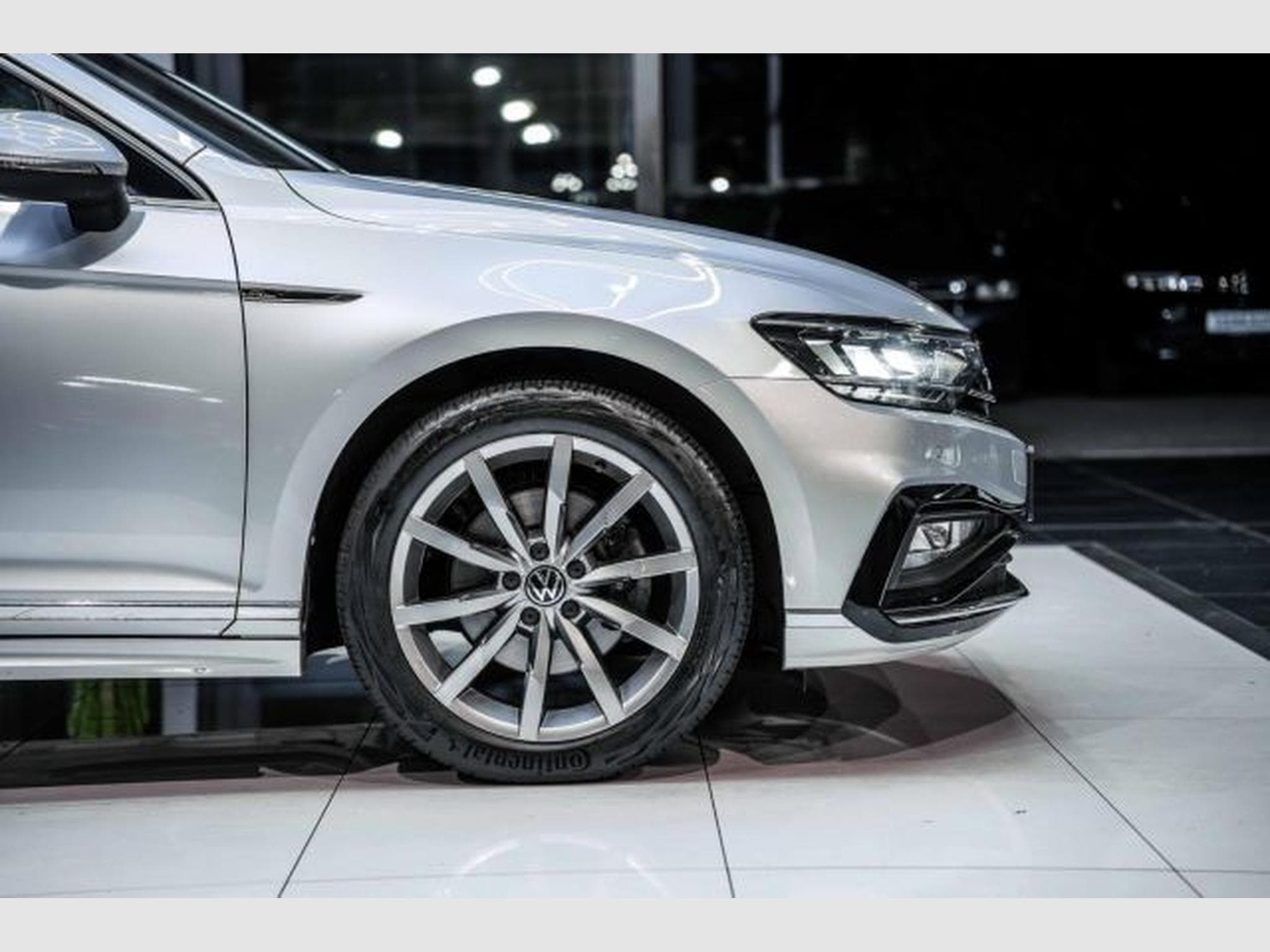 VW Passat Passat 2.0 TDI DSG 2x R-Line NAVI AHK LED RFK (2023) - Photo 9
