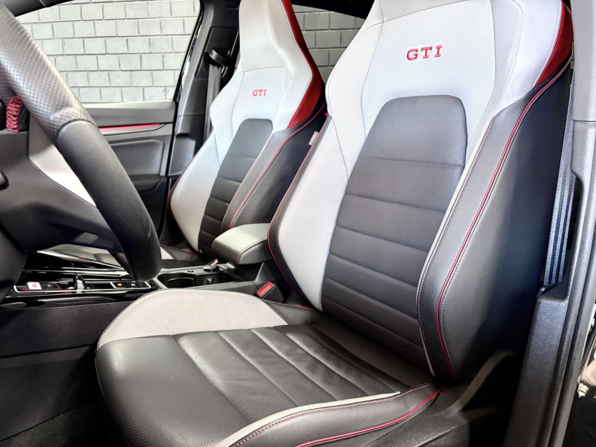 VW Golf GTI Clubsport 2.0 TSI 300 CV DSG7 * MATRIX *PANO* *HARMAN* C (2024) - Photo 6