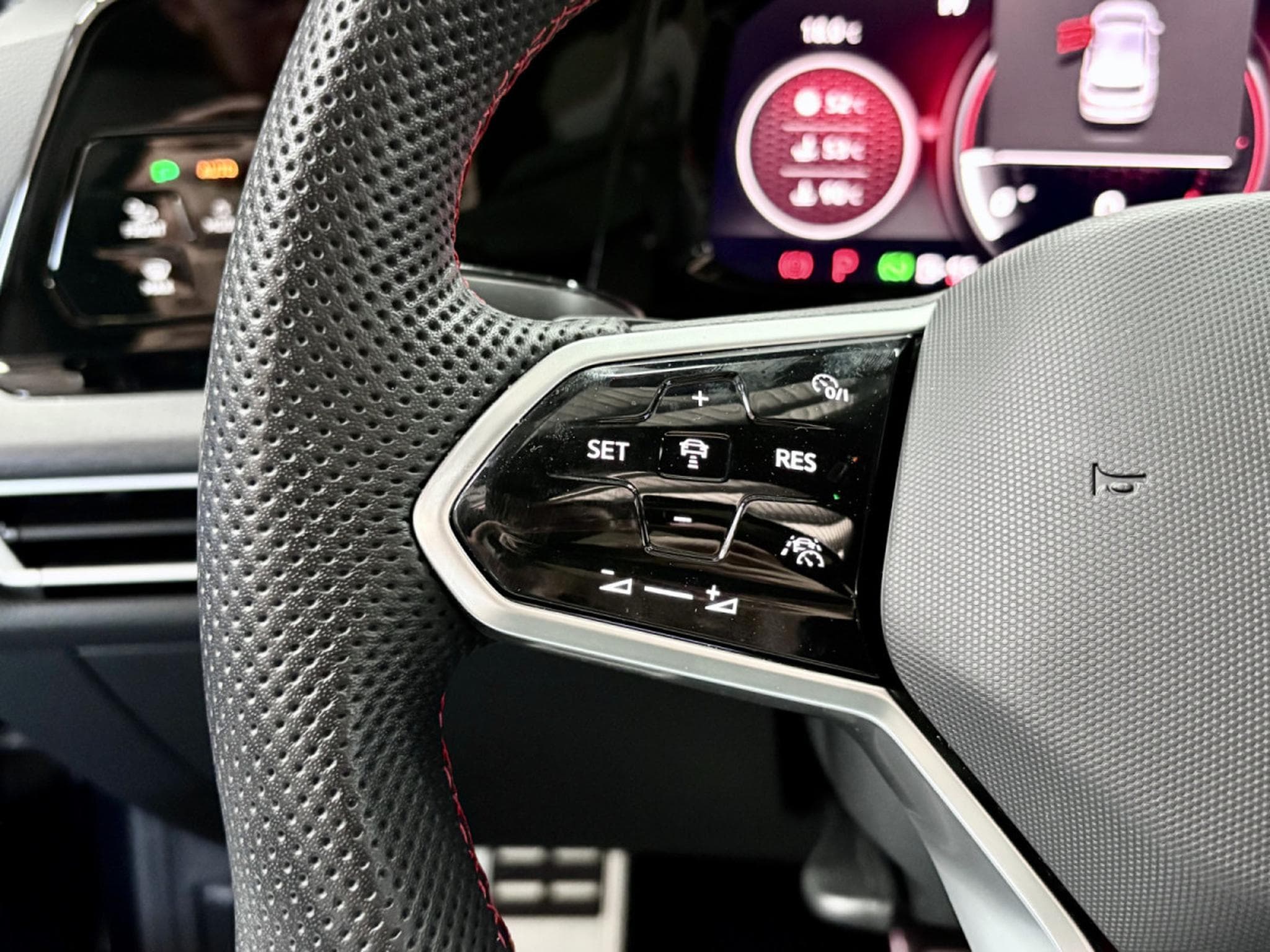 VW Golf GTI Clubsport 2.0 TSI 300 CV DSG7 * MATRIX *PANO* *HARMAN* C (2024) - Photo 11