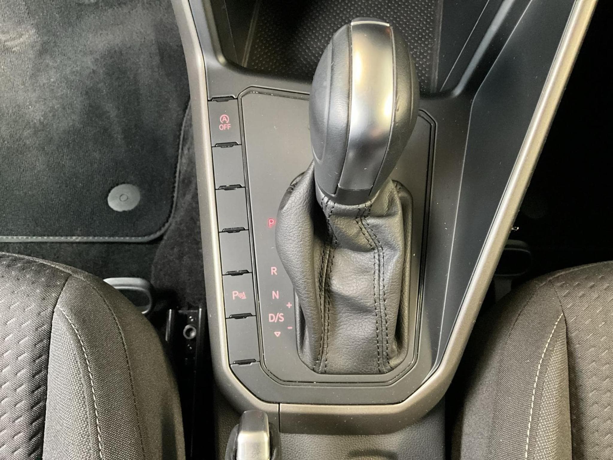 VW Polo Comfortline+DSG+Pano+P.Drive+LED+Navi (2021) - Photo 12