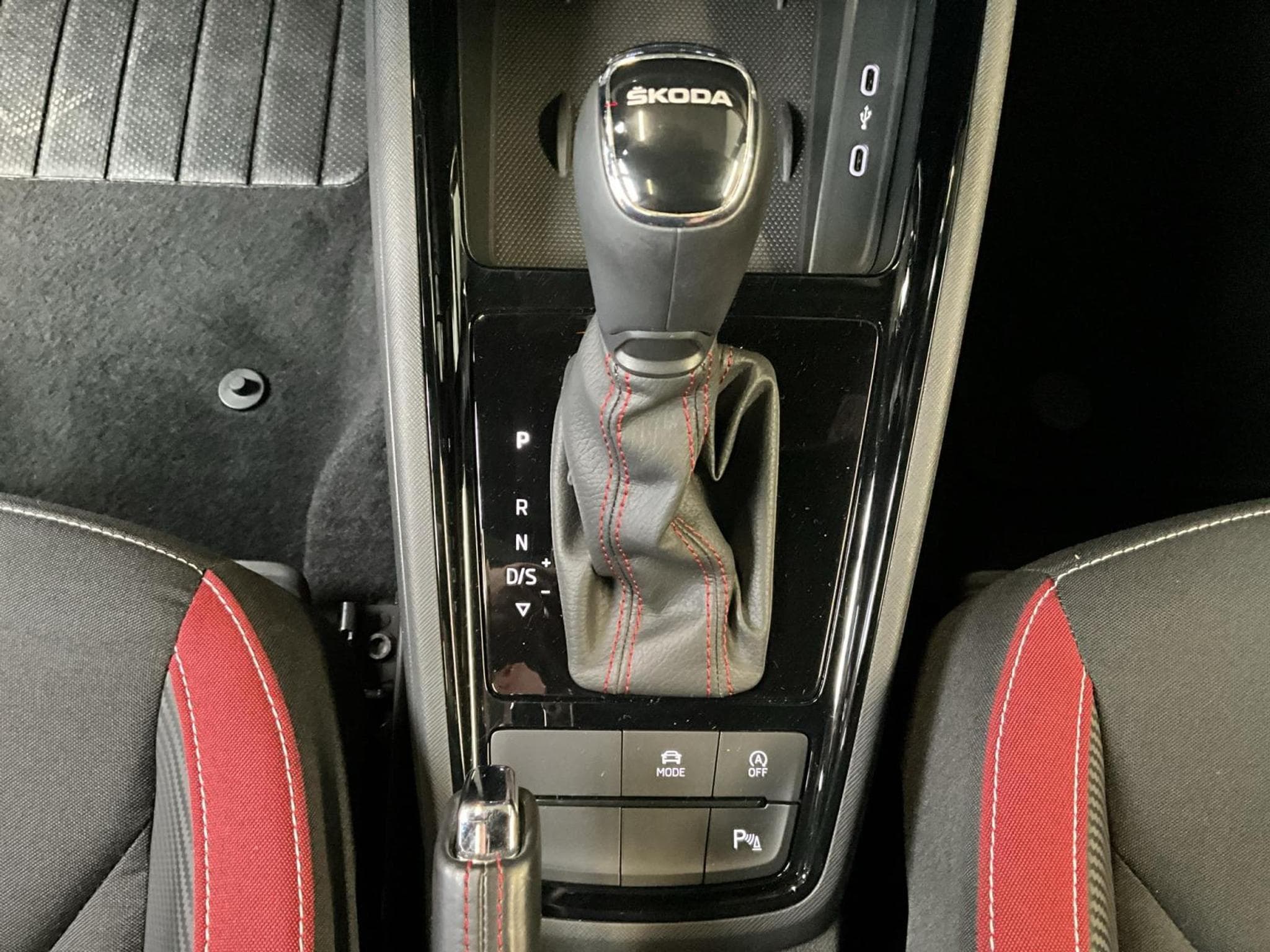 Skoda Kamiq Monte-Carlo+DSG+Kessy+AHK+Navi+LED (2021) - Photo 12