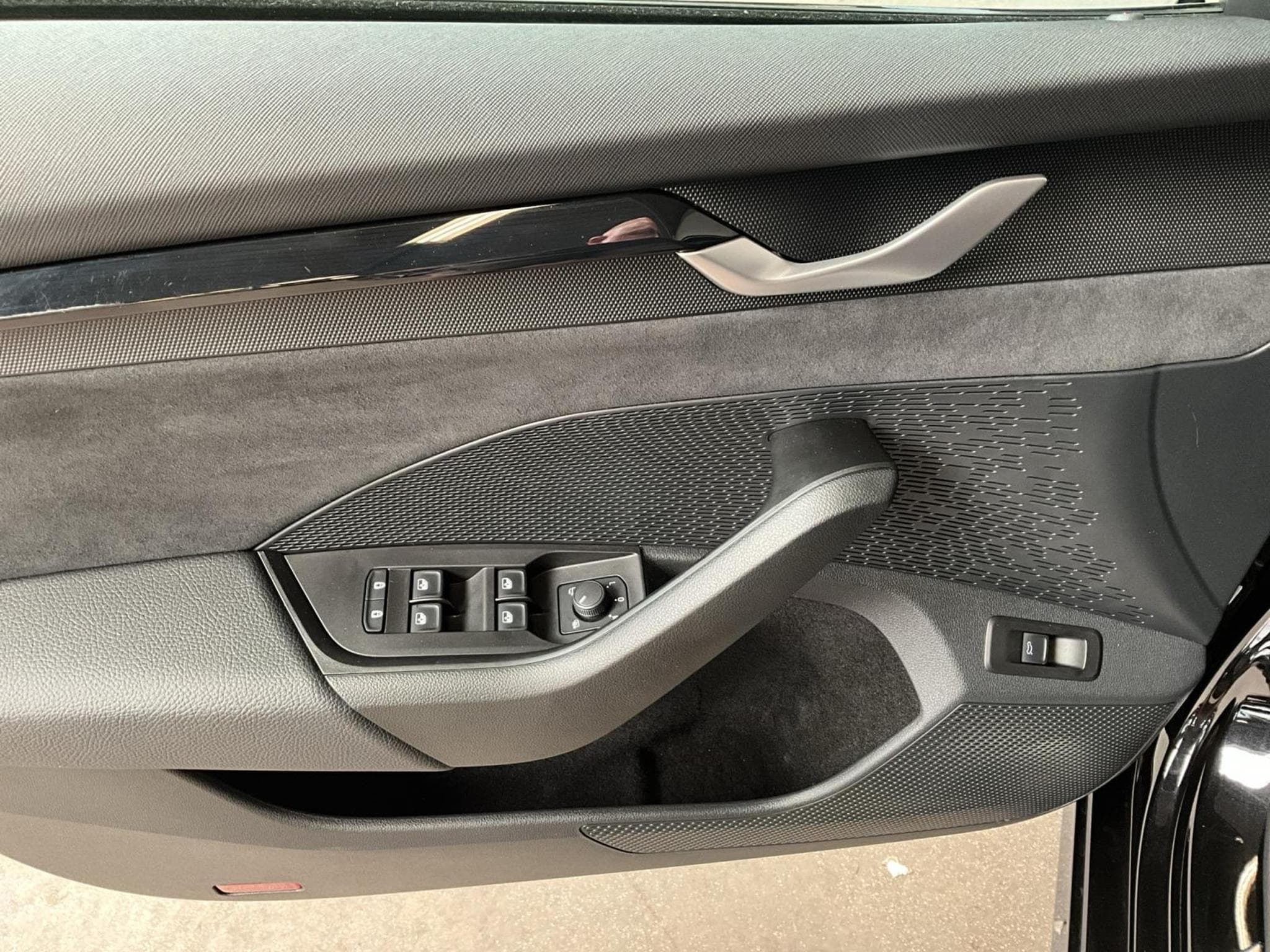 Skoda Octavia RS+DSG+LED+NAVI+DAB+LM19+Pano+360° (2025) - Photo 14