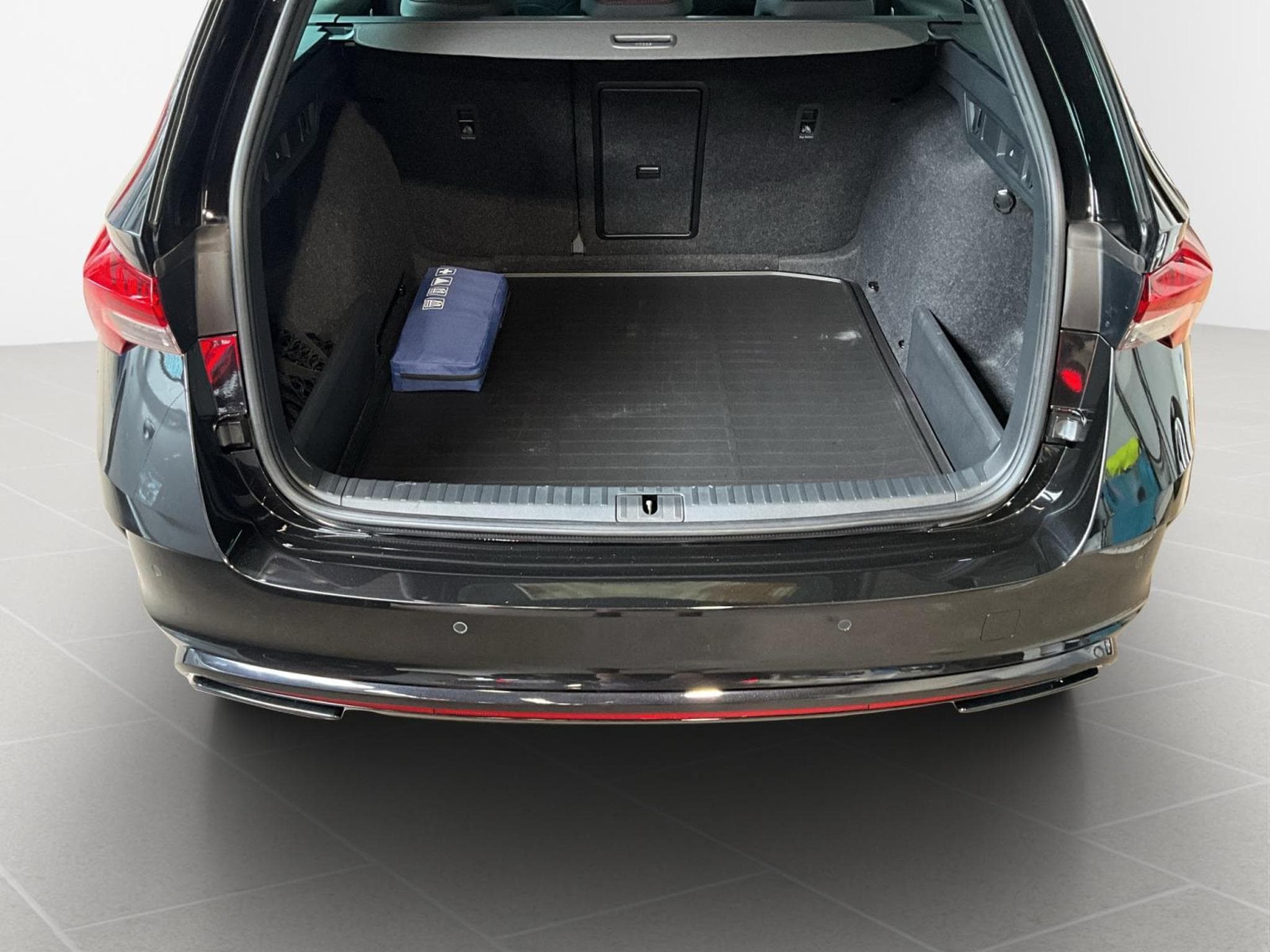 Skoda Octavia RS+DSG+LED+NAVI+DAB+LM19+Pano+360° (2025) - Photo 17