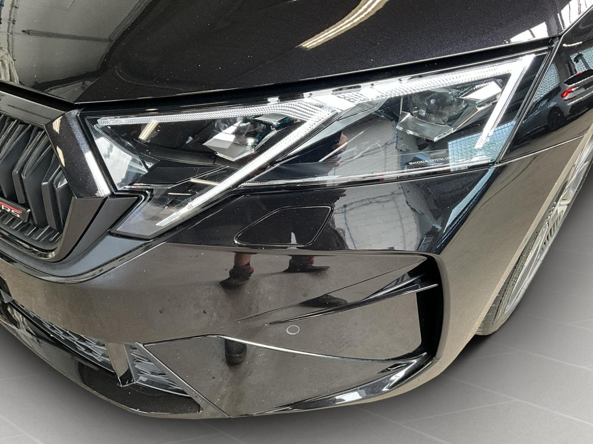 Skoda Octavia RS+DSG+LED+NAVI+DAB+LM19+Pano+360° (2025) - Photo 18