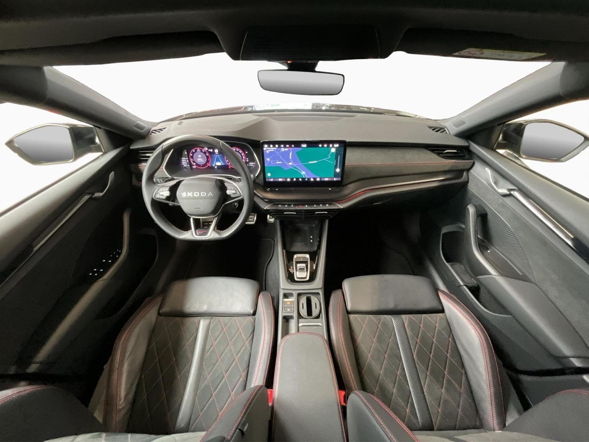 Skoda Octavia RS+DSG+LED+NAVI+DAB+LM19+Pano+360° (2025) - Photo 2