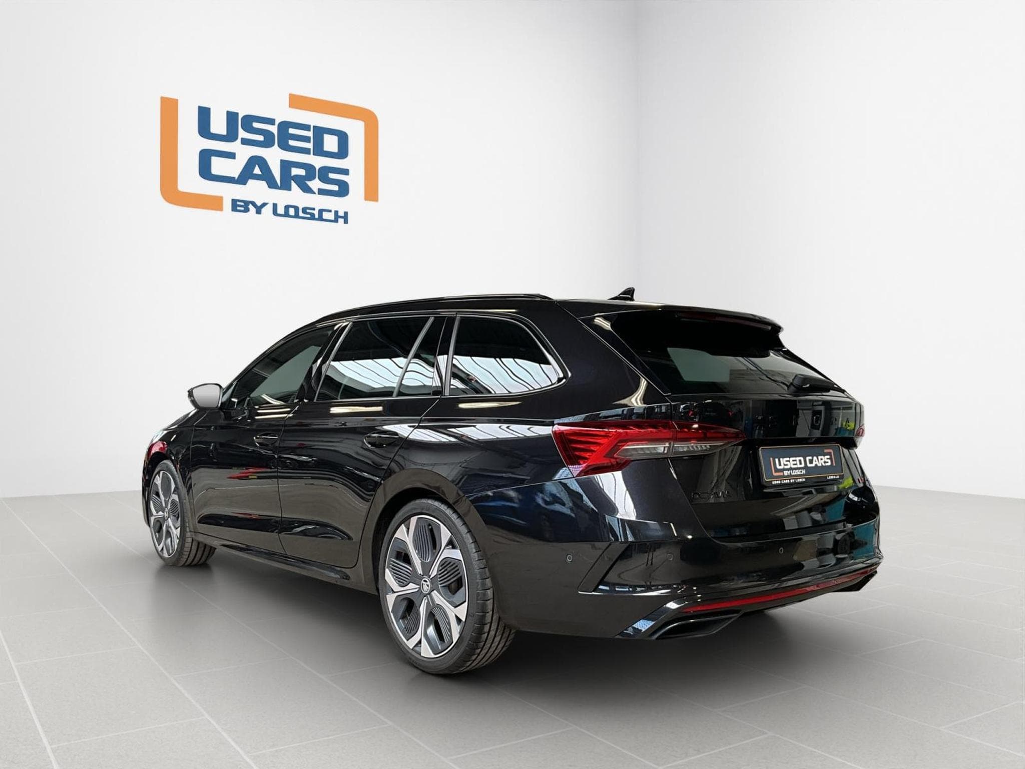 Skoda Octavia RS+DSG+LED+NAVI+DAB+LM19+Pano+360° (2025) - Photo 5