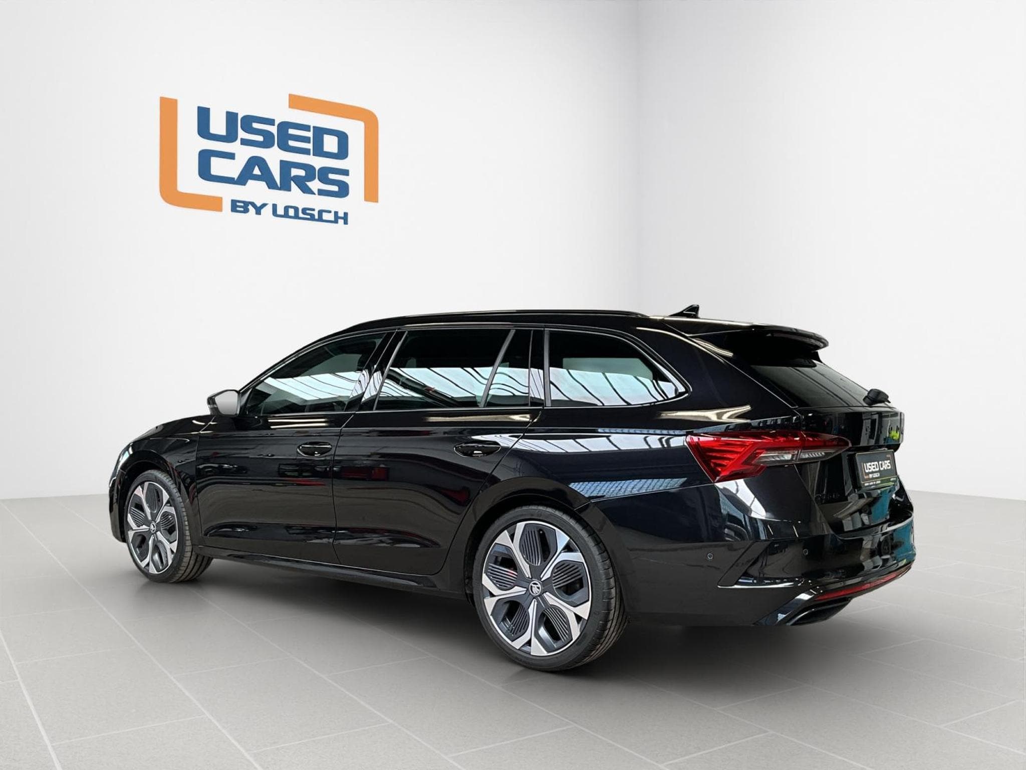 Skoda Octavia RS+DSG+LED+NAVI+DAB+LM19+Pano+360° (2025) - Photo 6