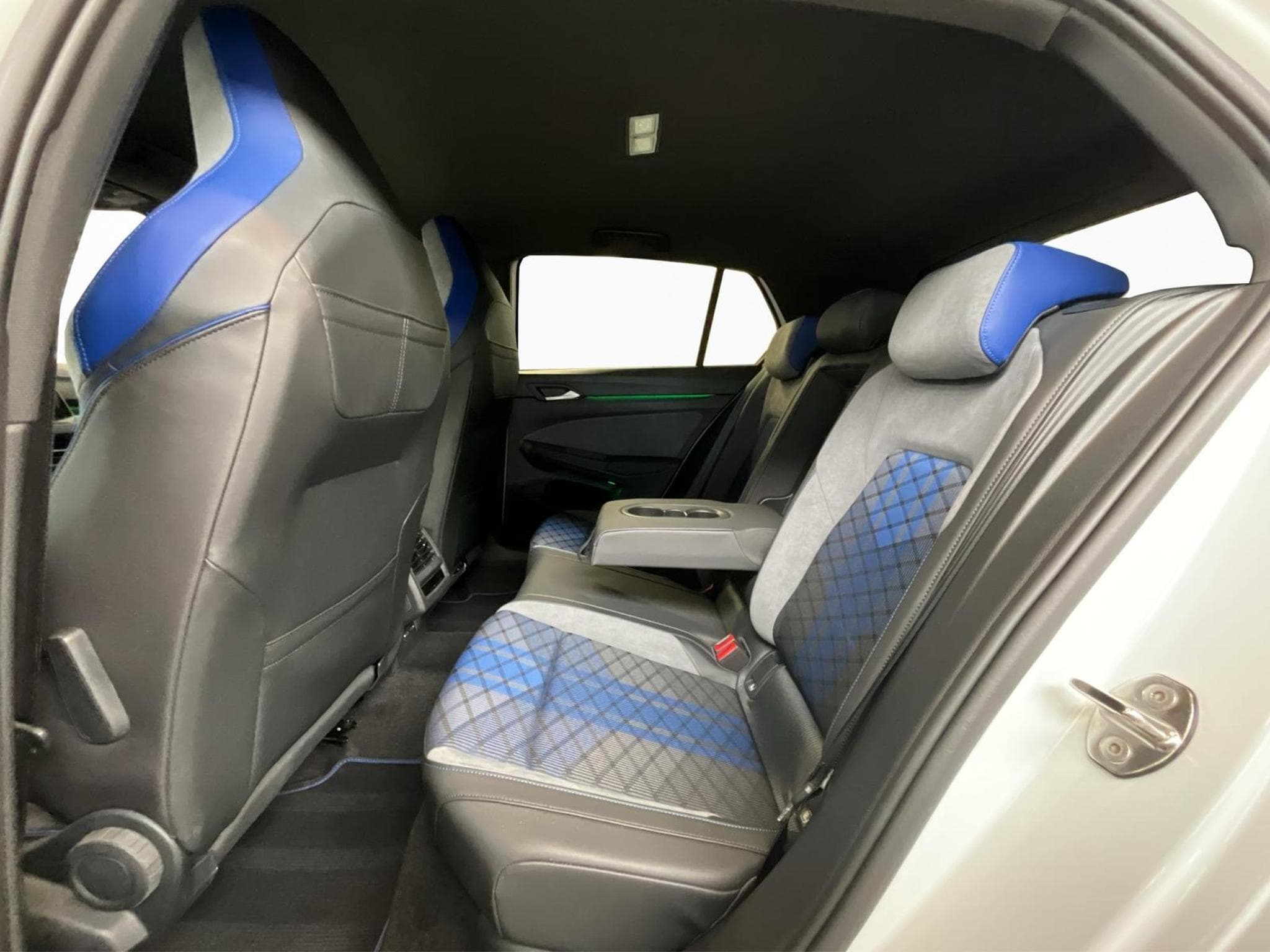 VW Golf R-Performance+DSG+4M+Black-Style+Akra (2023) - Photo 15