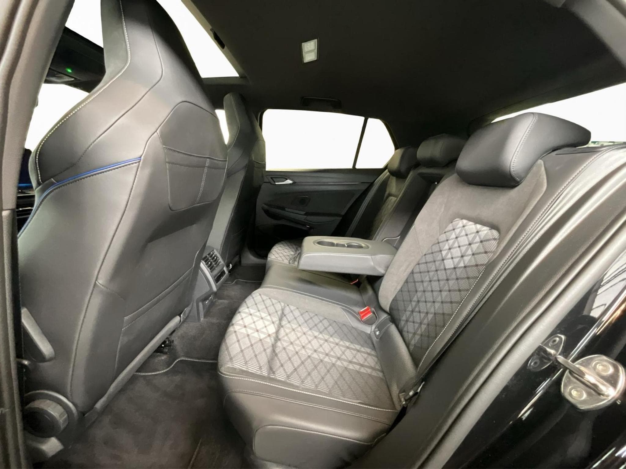 VW Golf R-line+DSG+TDI+P.Assi.+LM18+P.Tech.+Pano (2025) - Photo 16