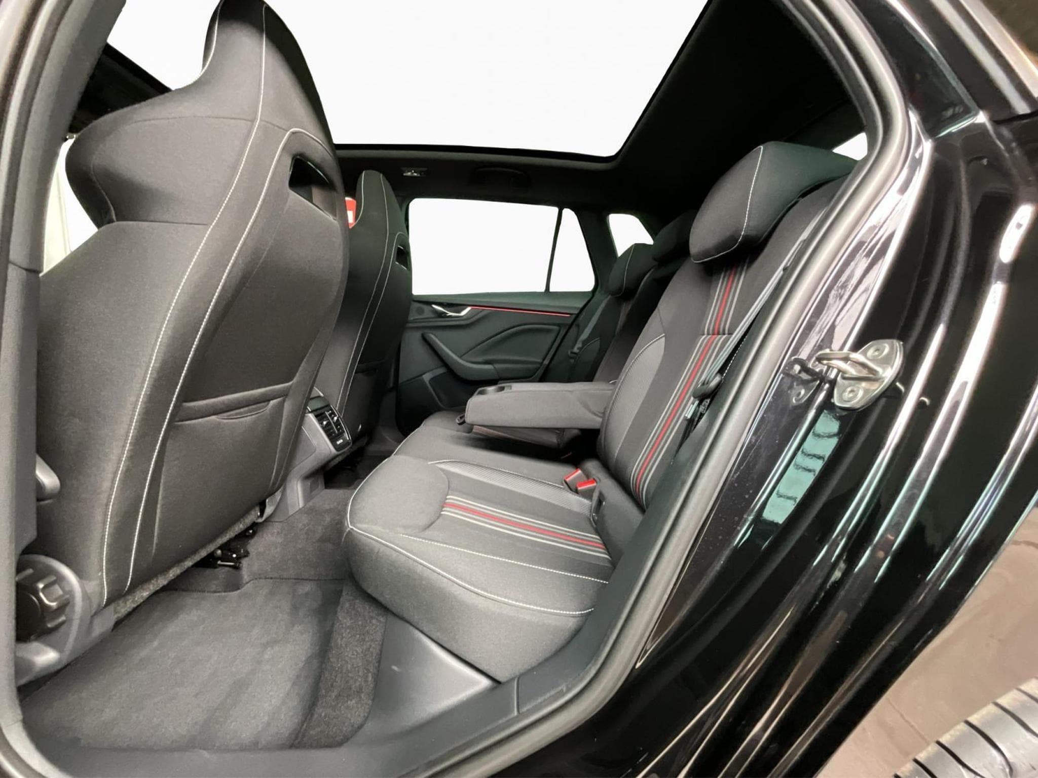 Skoda Kamiq Monte-Carlo+DSG+Led+Pano+Navi+DAB+ (2025) - Photo 16