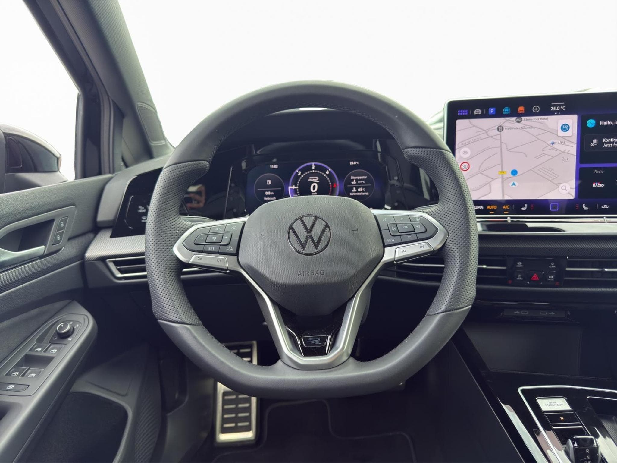 VW Golf R-Line (2026) - Photo 10