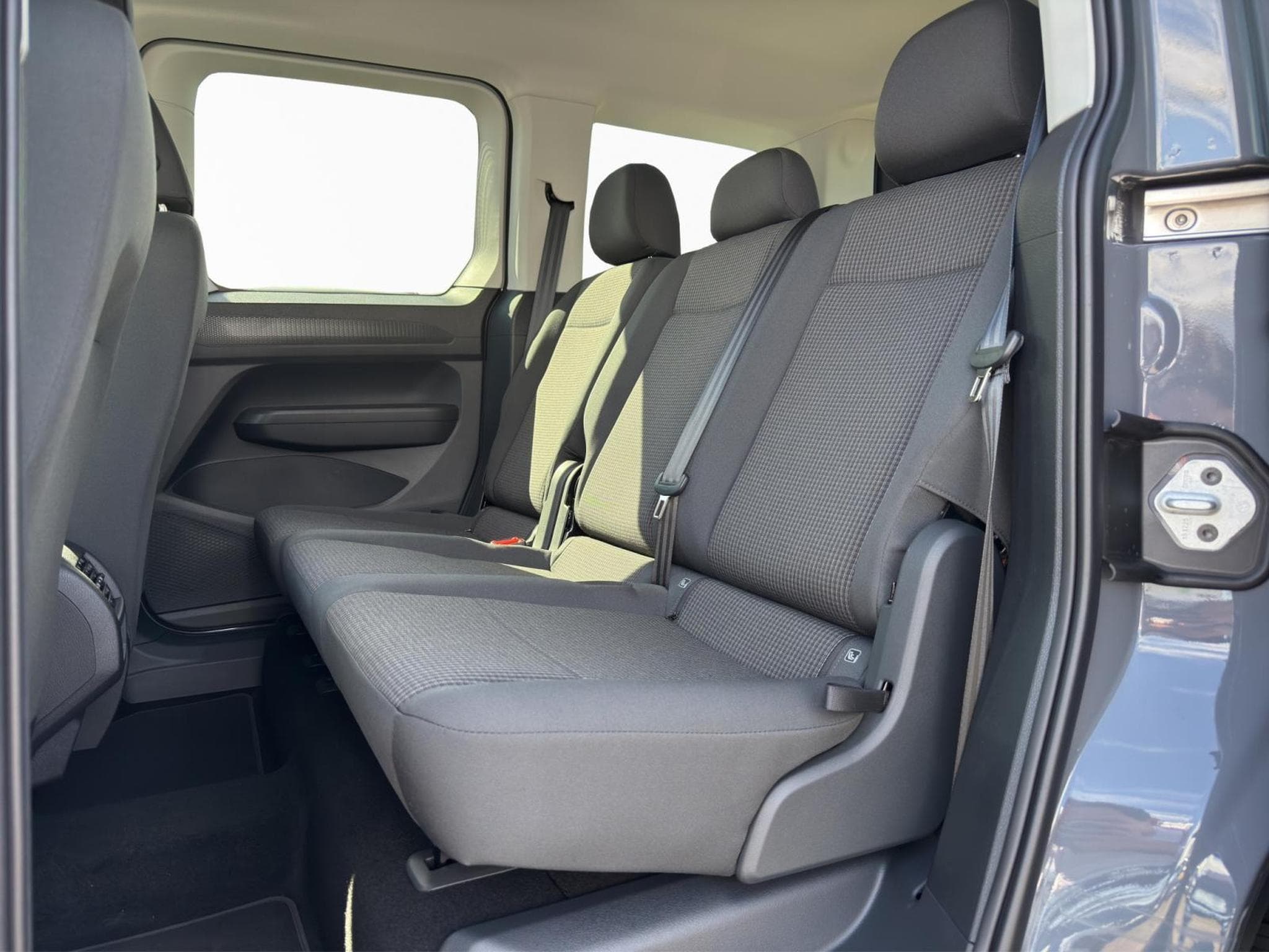 VW Caddy Basic eHYBRID (2026) - Photo 11
