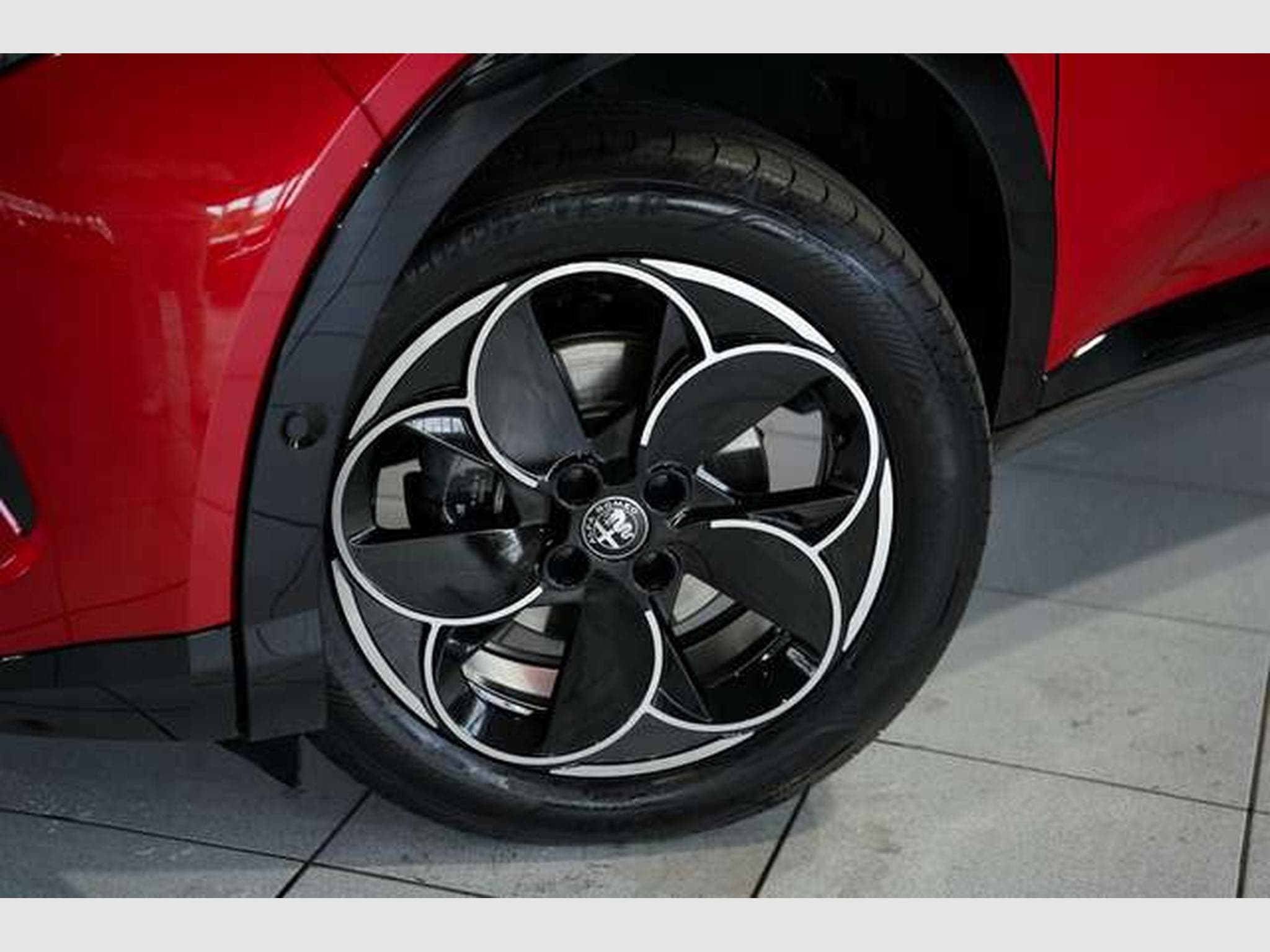 Alfa-Romeo Junior Ibrida 1.2 VGT 48V-Hybrid *1.Hand *MwSt (2025) - Photo 3