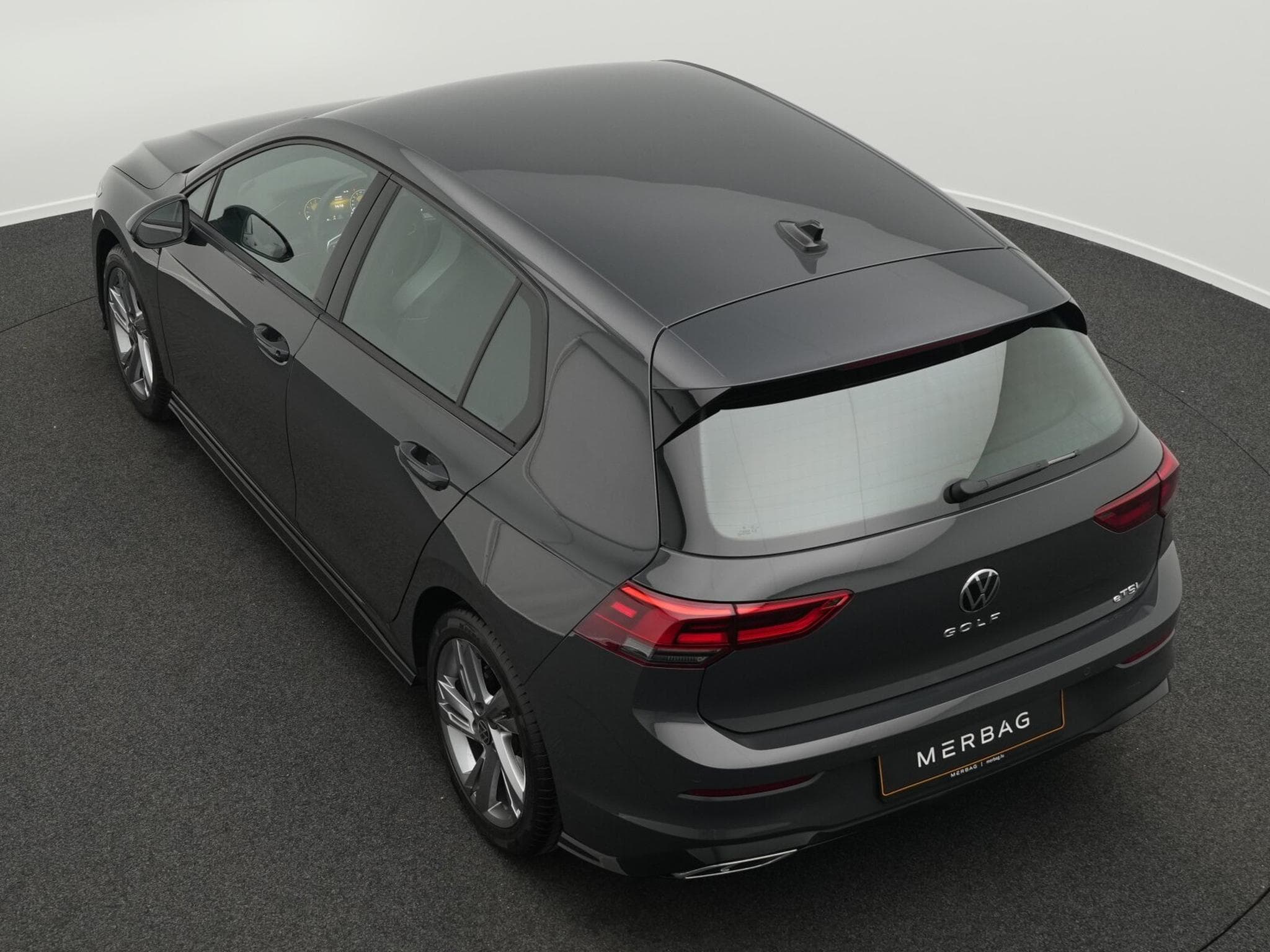VW Golf VIII 1.5 eTSI R-Line (2024) - Photo 11