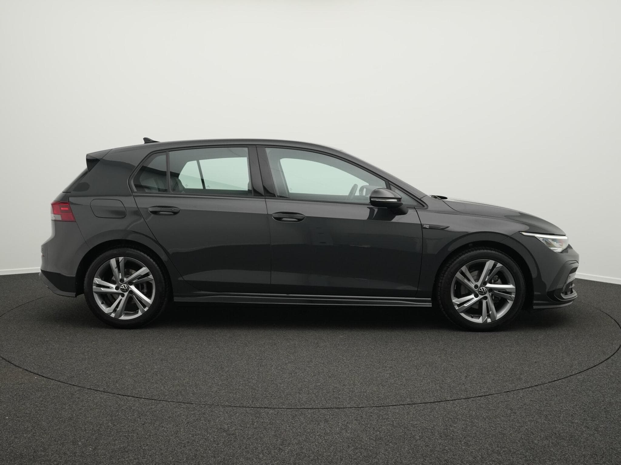 VW Golf VIII 1.5 eTSI R-Line (2024) - Photo 5