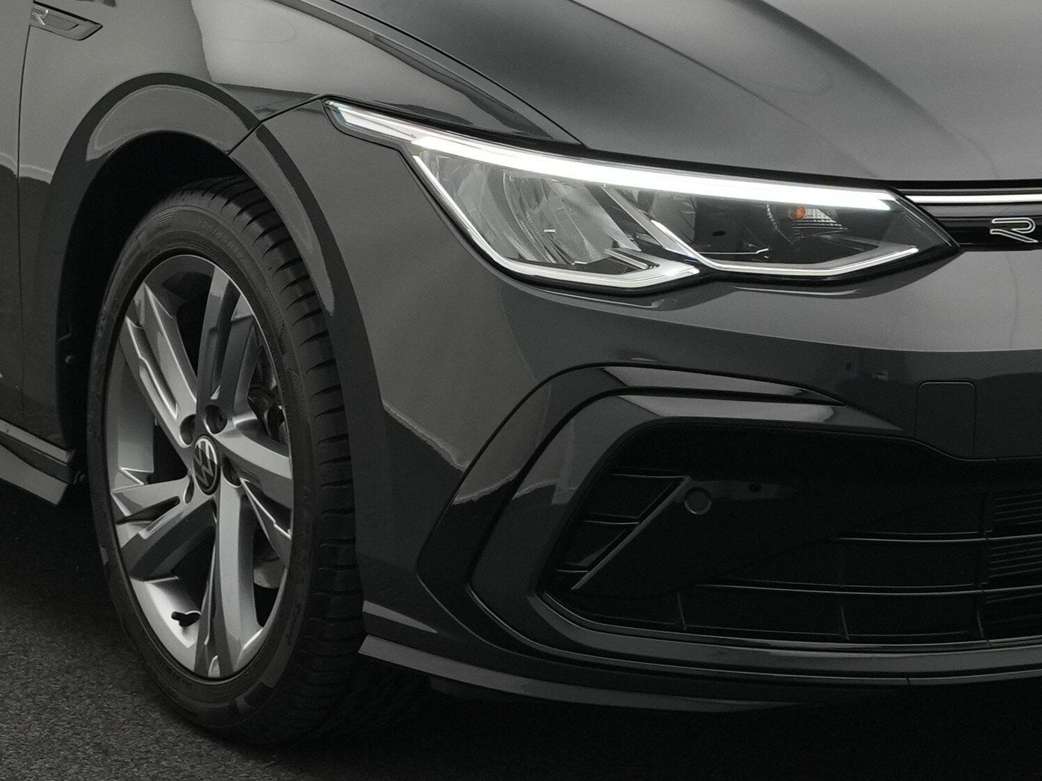 VW Golf VIII 1.5 eTSI R-Line (2024) - Photo 7