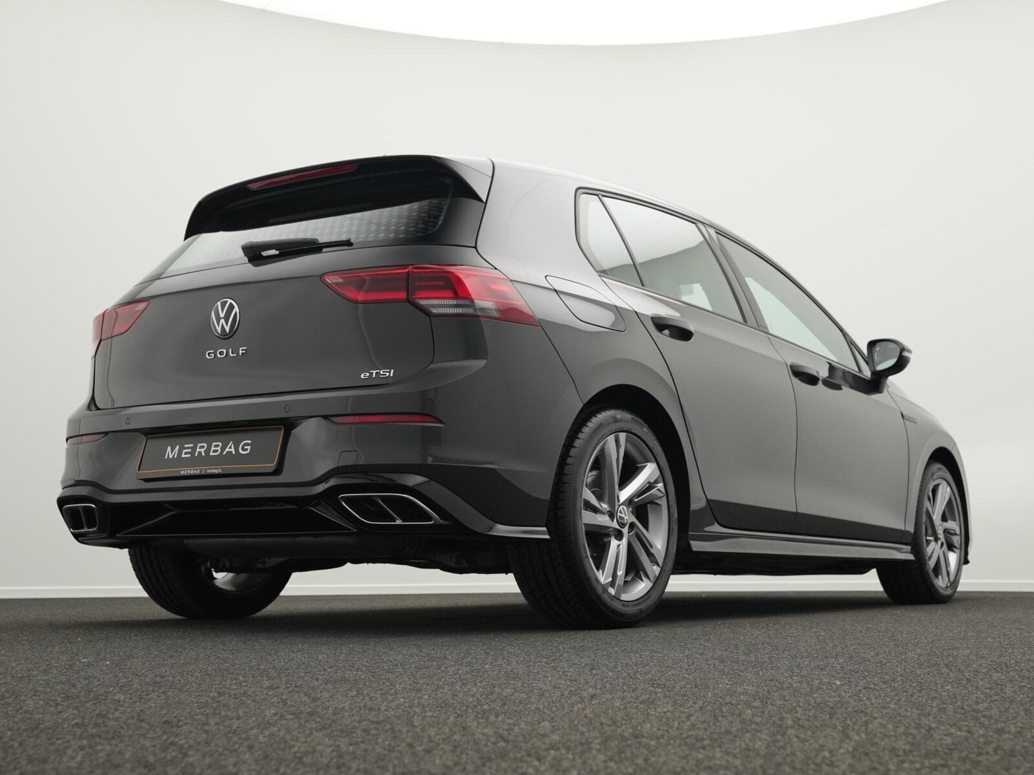 VW Golf VIII 1.5 eTSI R-Line (2024) - Photo 9