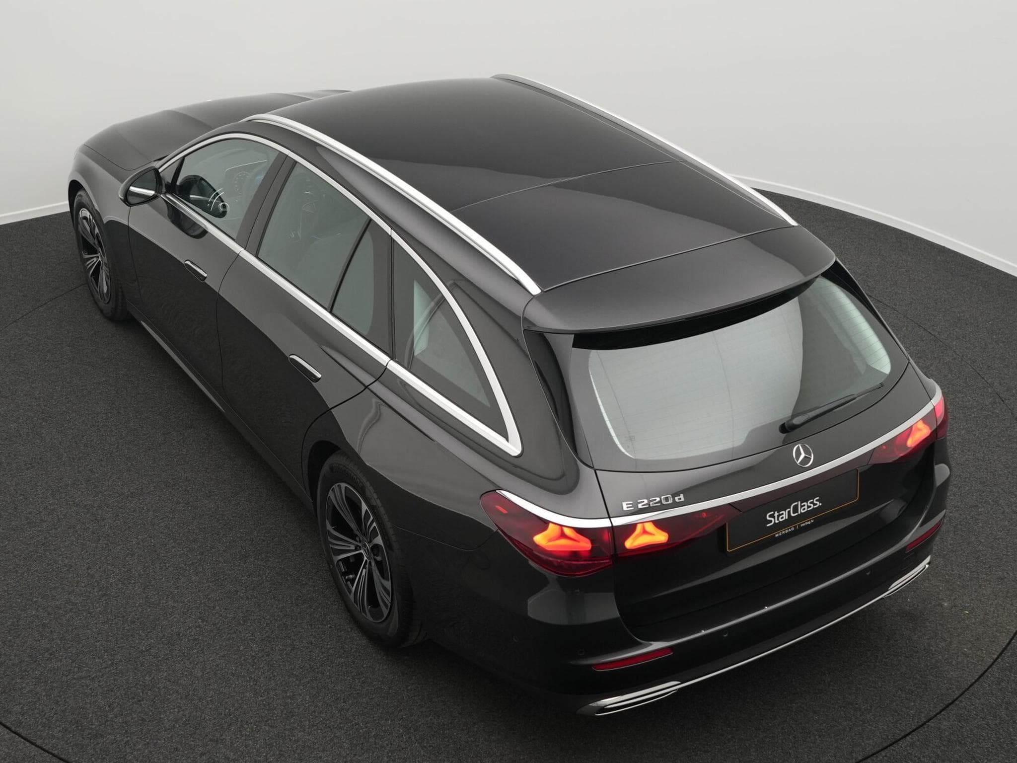 Mercedes E 220 d T Avantgarde LED+Kamera+AHK+Apple (2025) - Photo 11