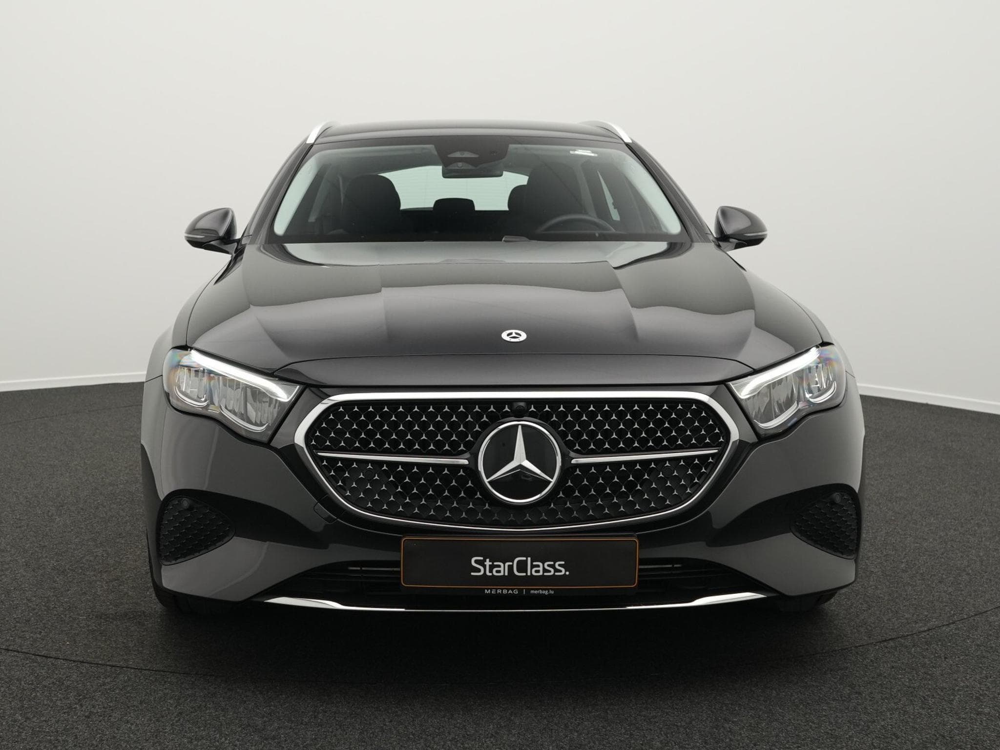 Mercedes E 220 d T Avantgarde LED+Kamera+AHK+Apple (2025) - Photo 2