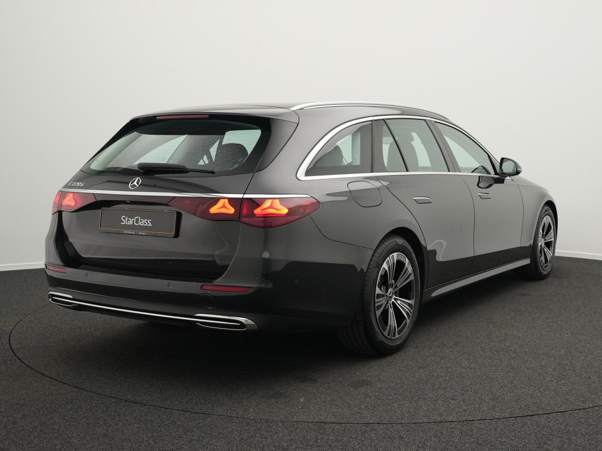Mercedes E 220 d T Avantgarde LED+Kamera+AHK+Apple (2025) - Photo 3