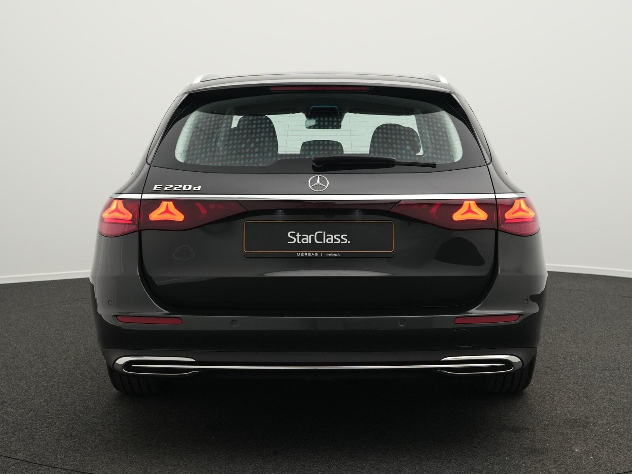 Mercedes E 220 d T Avantgarde LED+Kamera+AHK+Apple (2025) - Photo 4