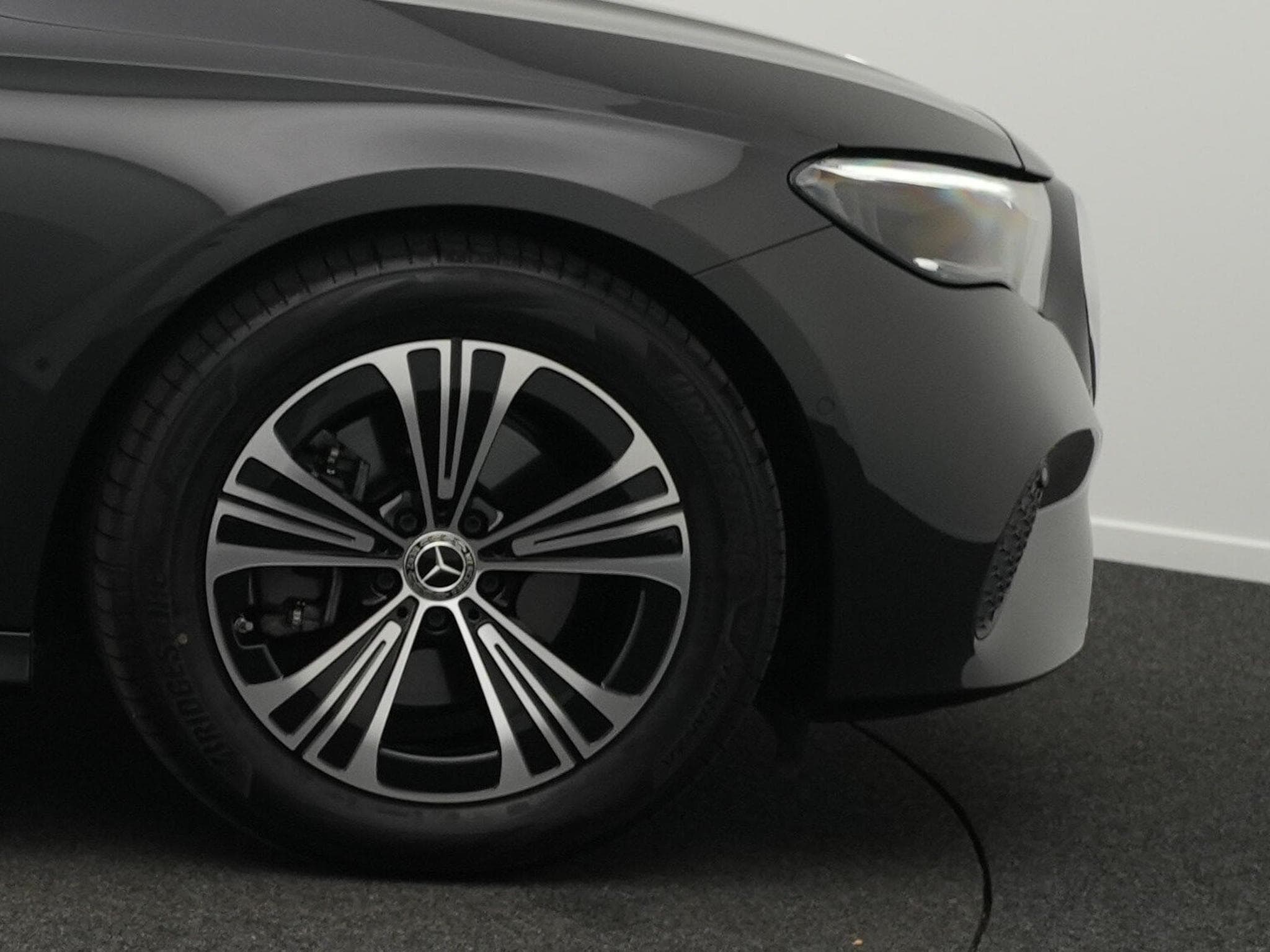 Mercedes E 220 d T Avantgarde LED+Kamera+AHK+Apple (2025) - Photo 6