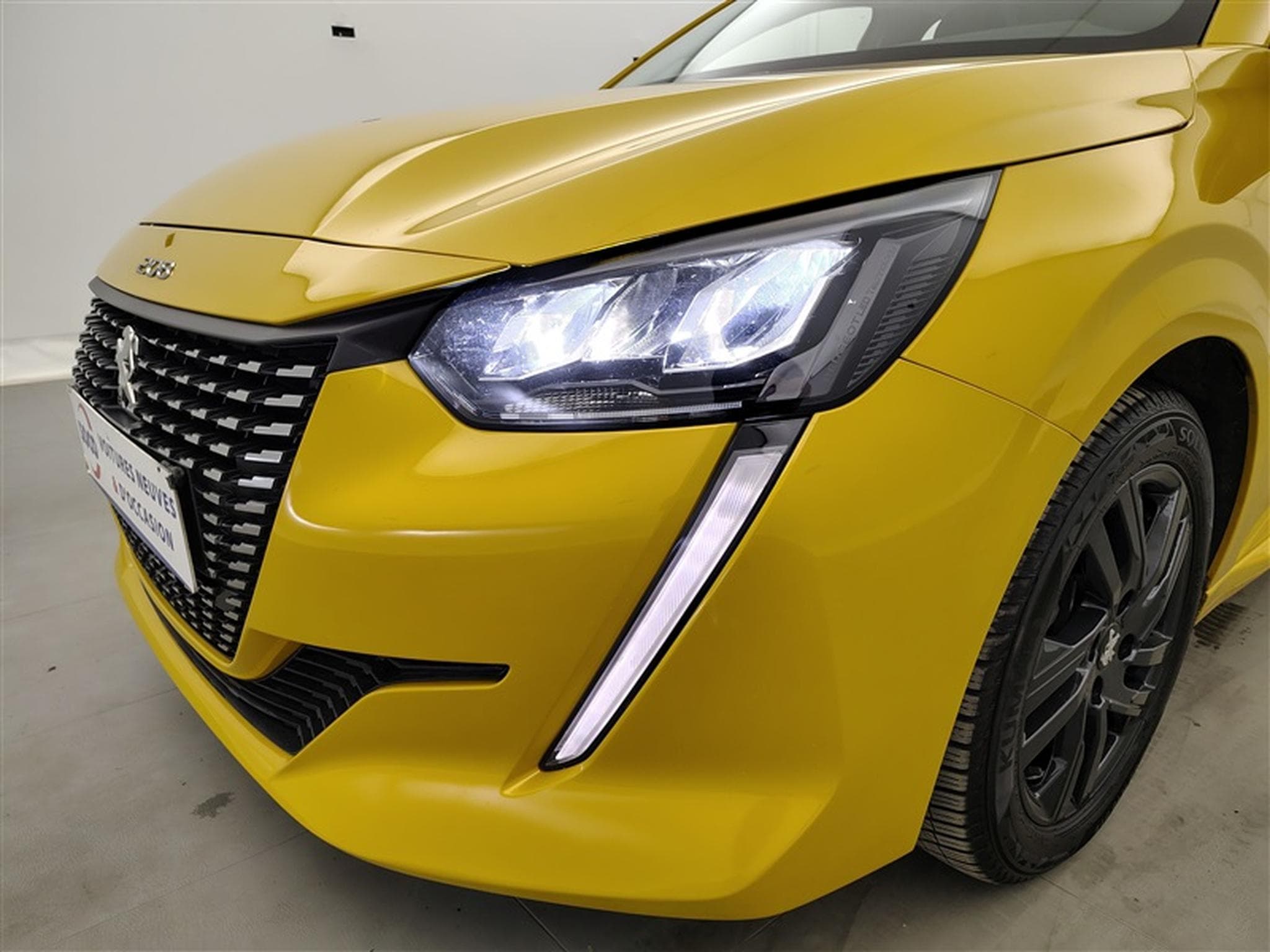 Peugeot 208 1.2i PureTech 100Cv EAT8 Style NAVI / FULL LED / PDC (2023) - Photo 15