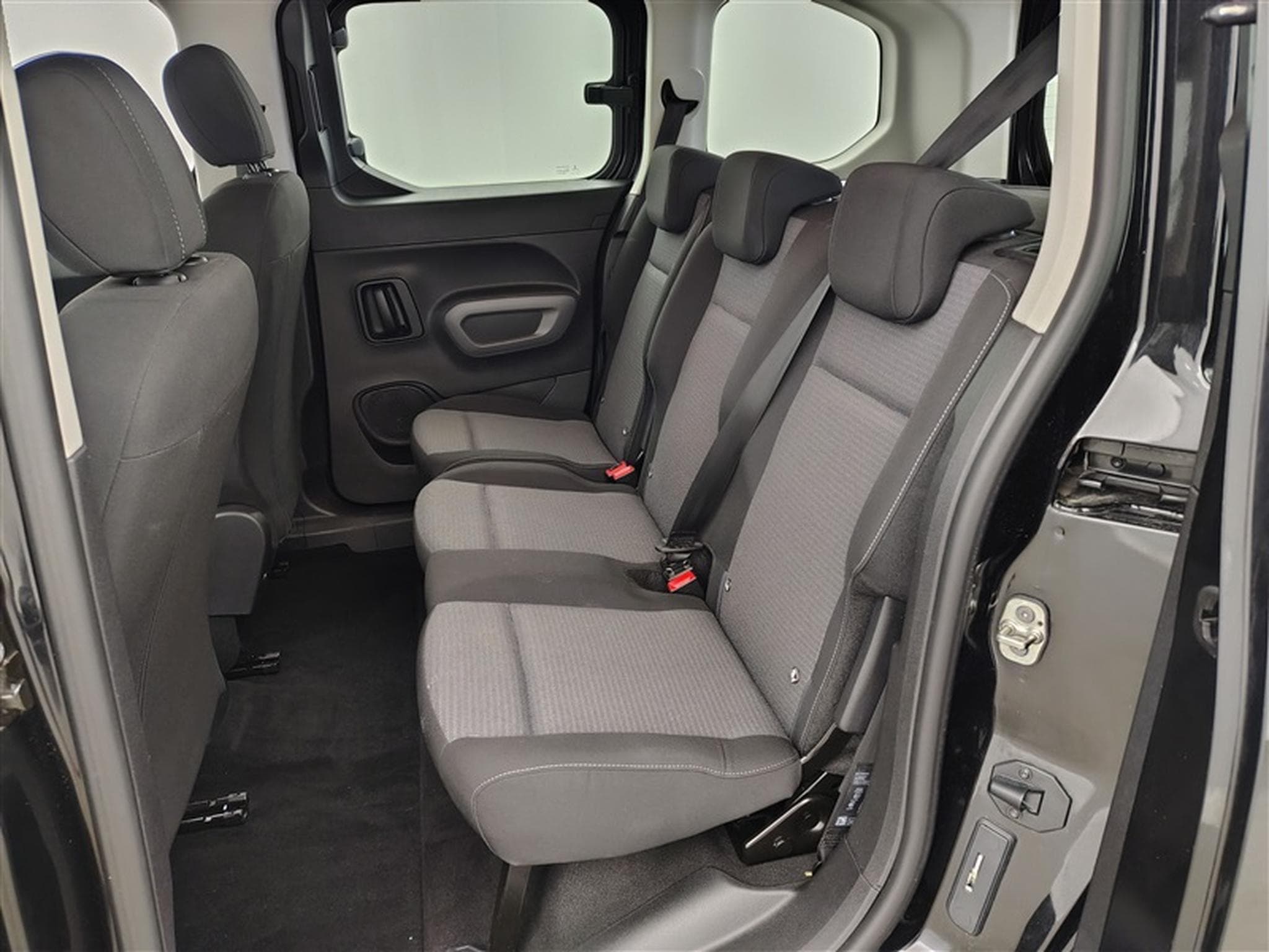 Toyota Proace 1.2 PureTech 110Cv Active CLIM / BLUETOOTH (2021) - Photo 13
