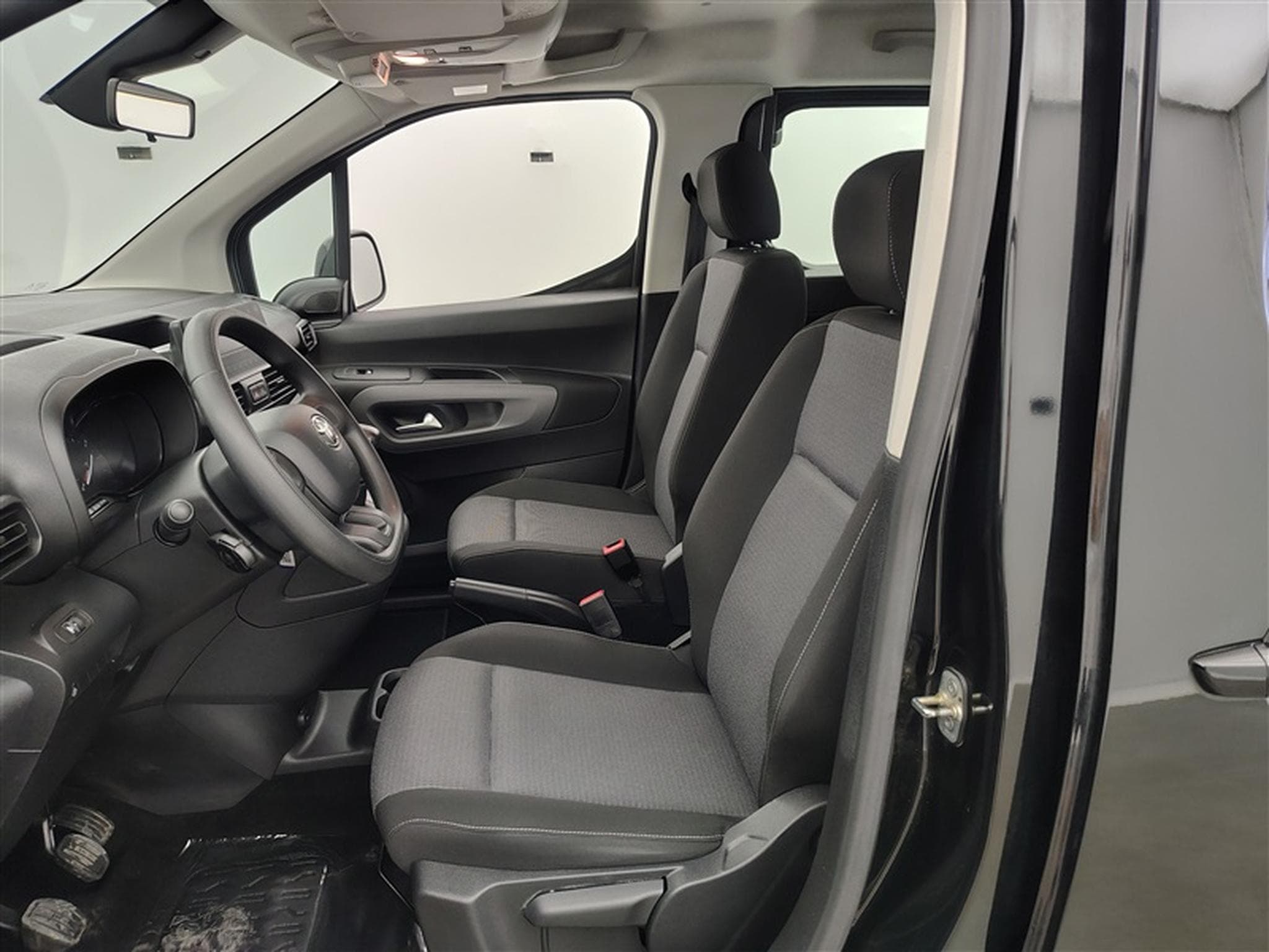 Toyota Proace 1.2 PureTech 110Cv Active CLIM / BLUETOOTH (2021) - Photo 7