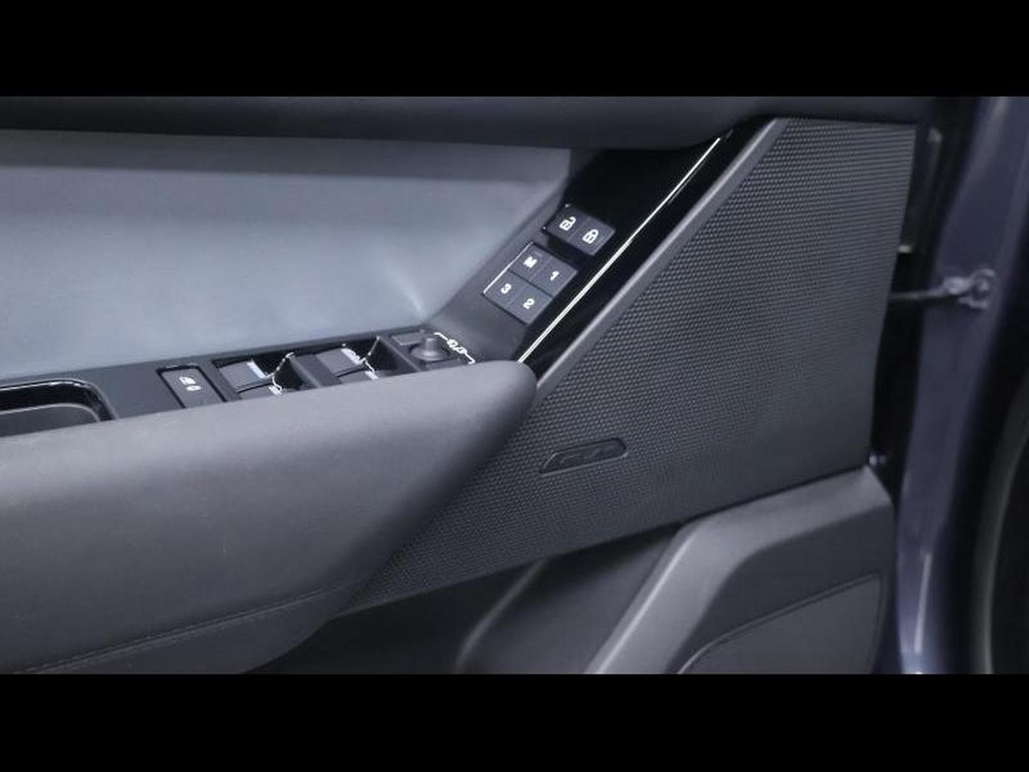 Land-Rover Range Rover Velar D200 AWD auto (2024) - Photo 24
