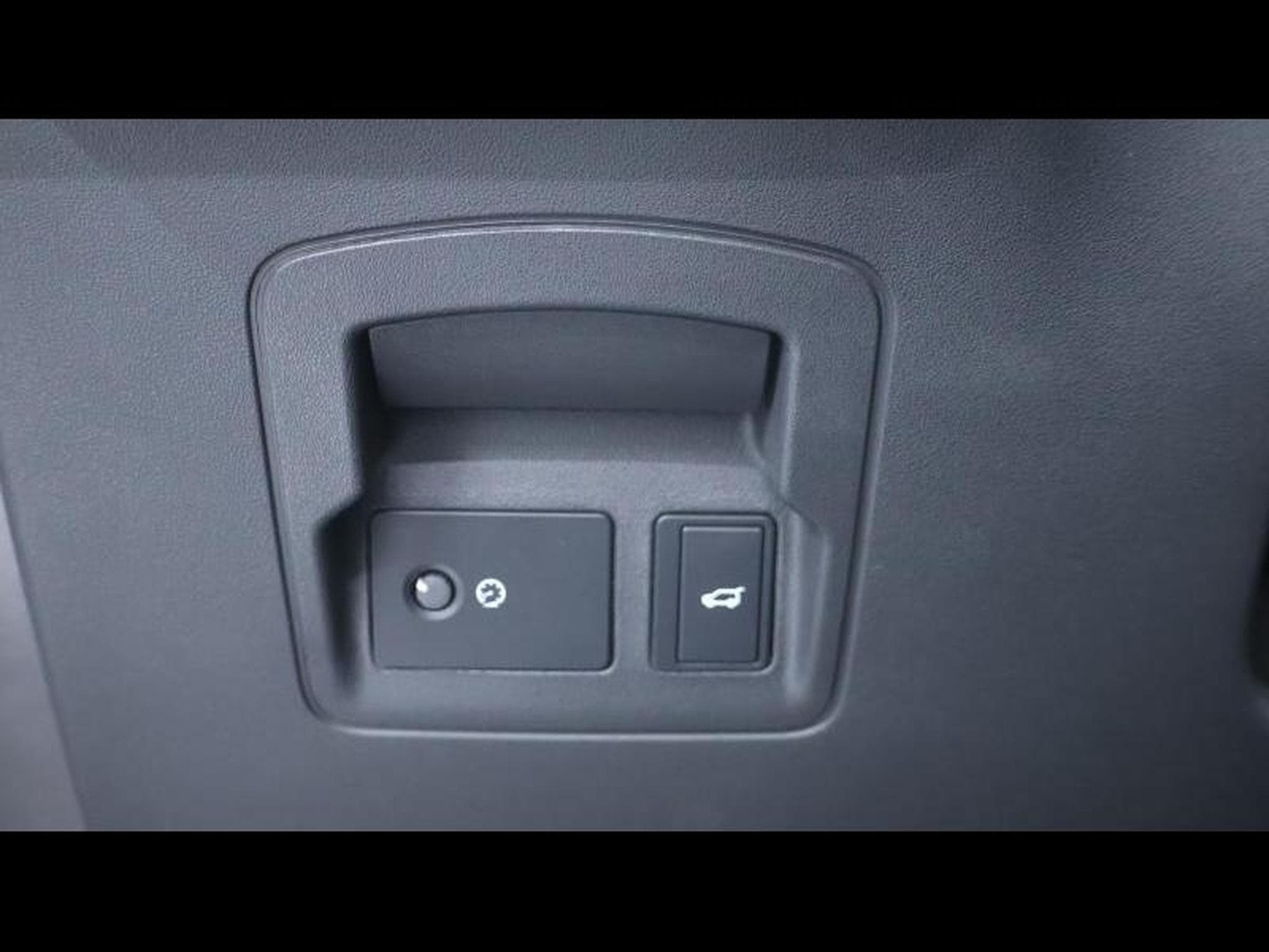 Land-Rover Range Rover Velar D200 AWD auto (2024) - Photo 27
