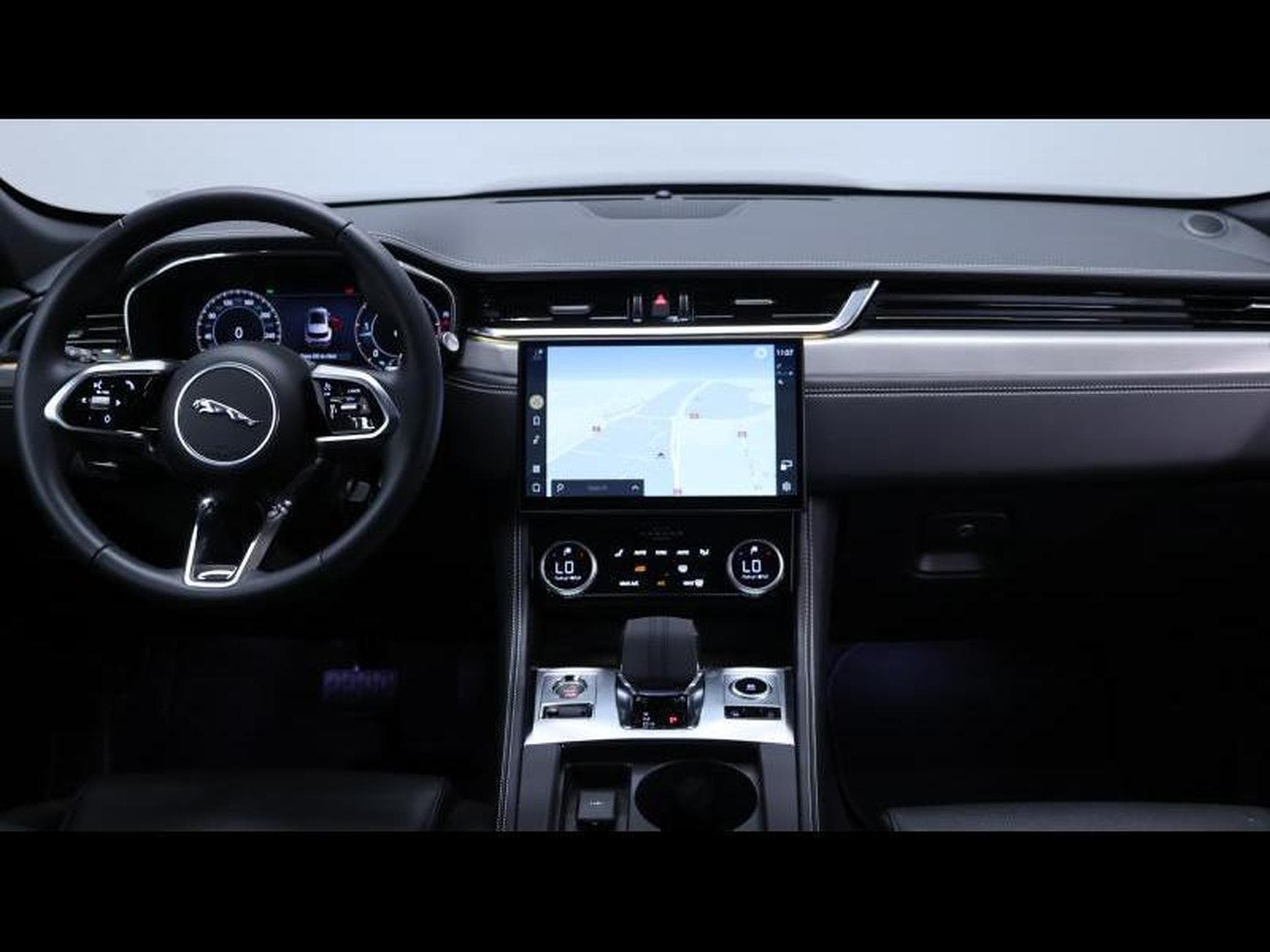 Jaguar F-Pace D165 S R-Dynamic S AWD Auto (2024) - Photo 11