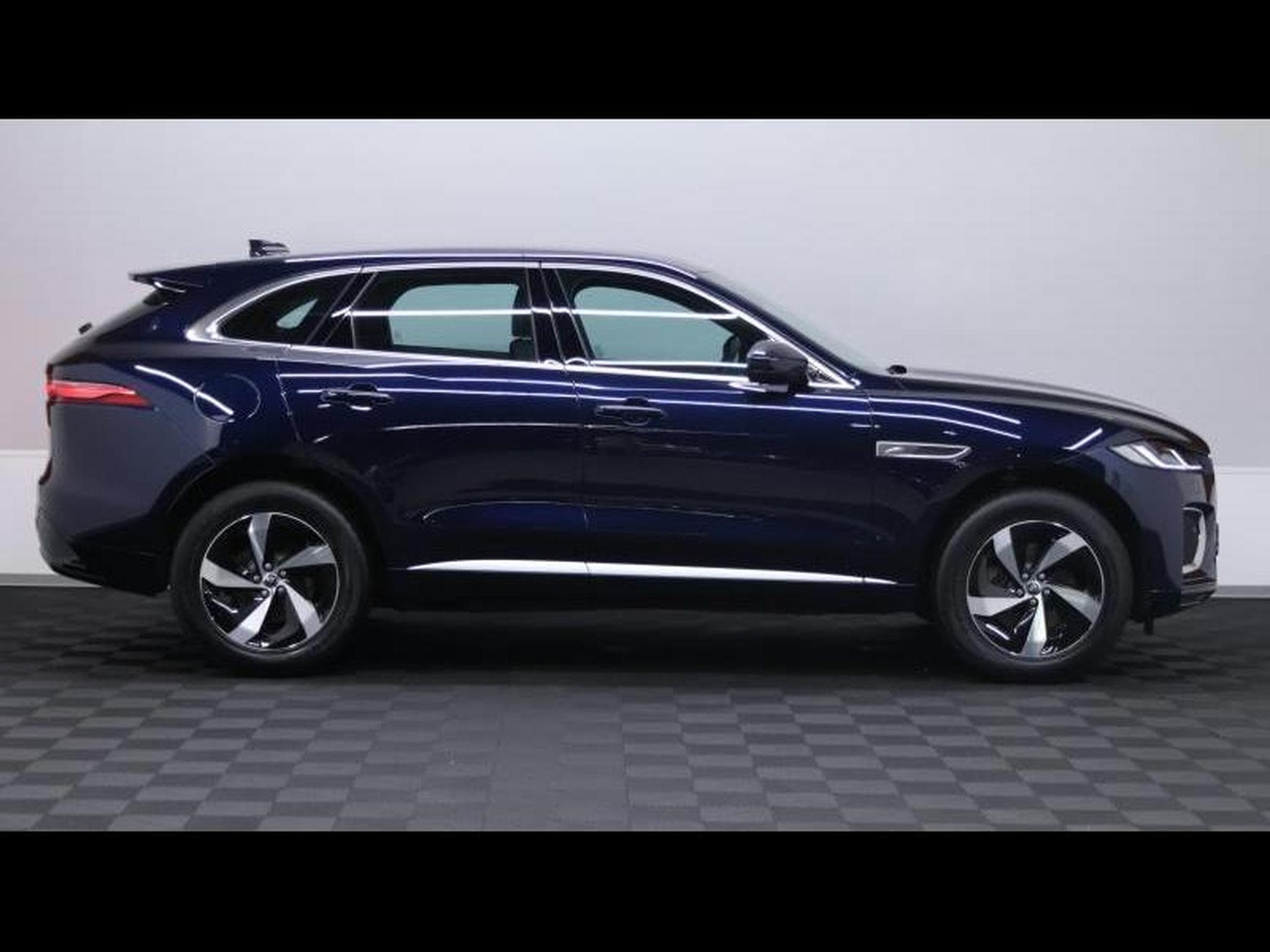 Jaguar F-Pace D165 S R-Dynamic S AWD Auto (2024) - Photo 3