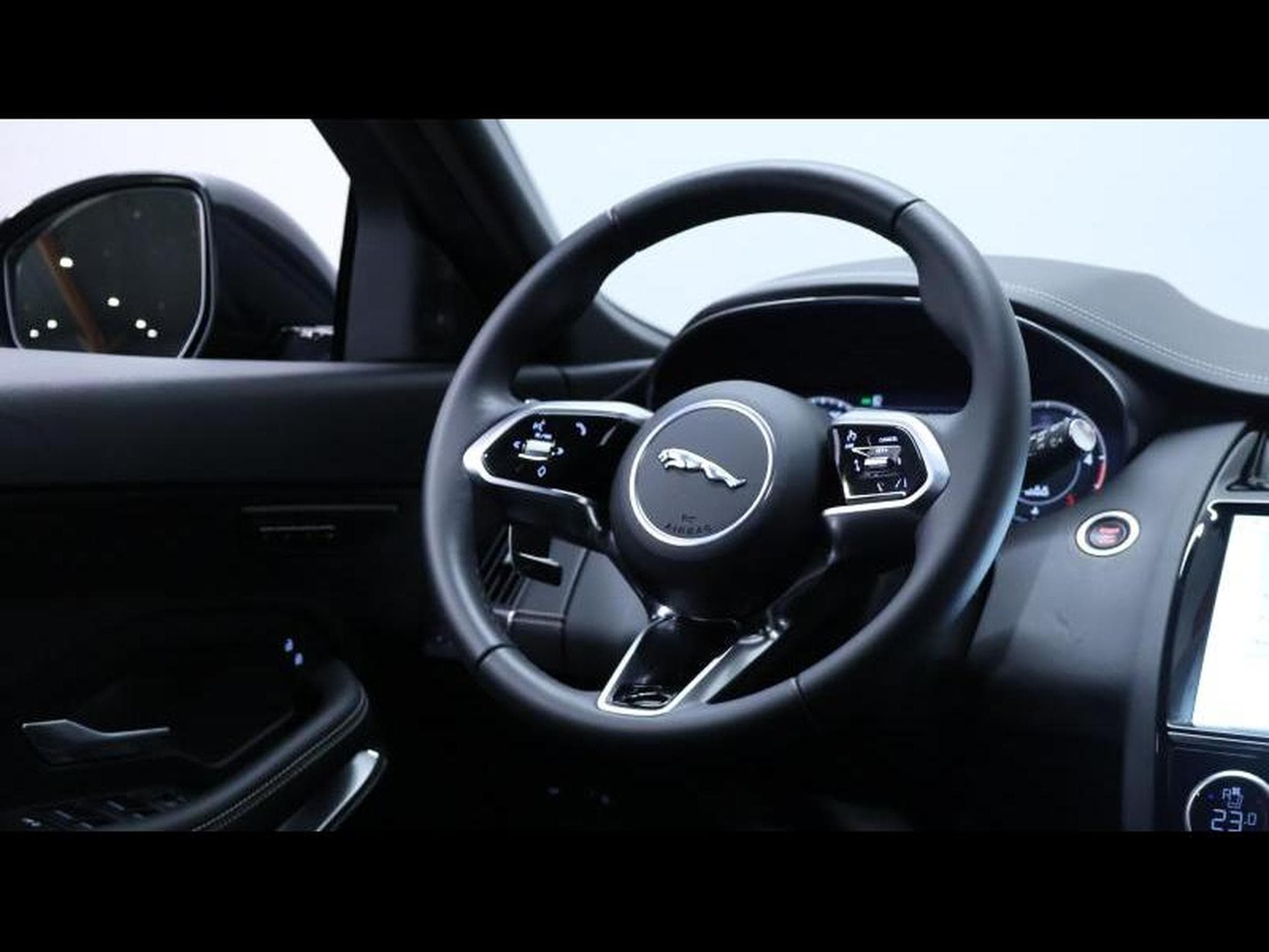 Jaguar E-Pace D165 R-Dynamic S AWD auto (2024) - Photo 13
