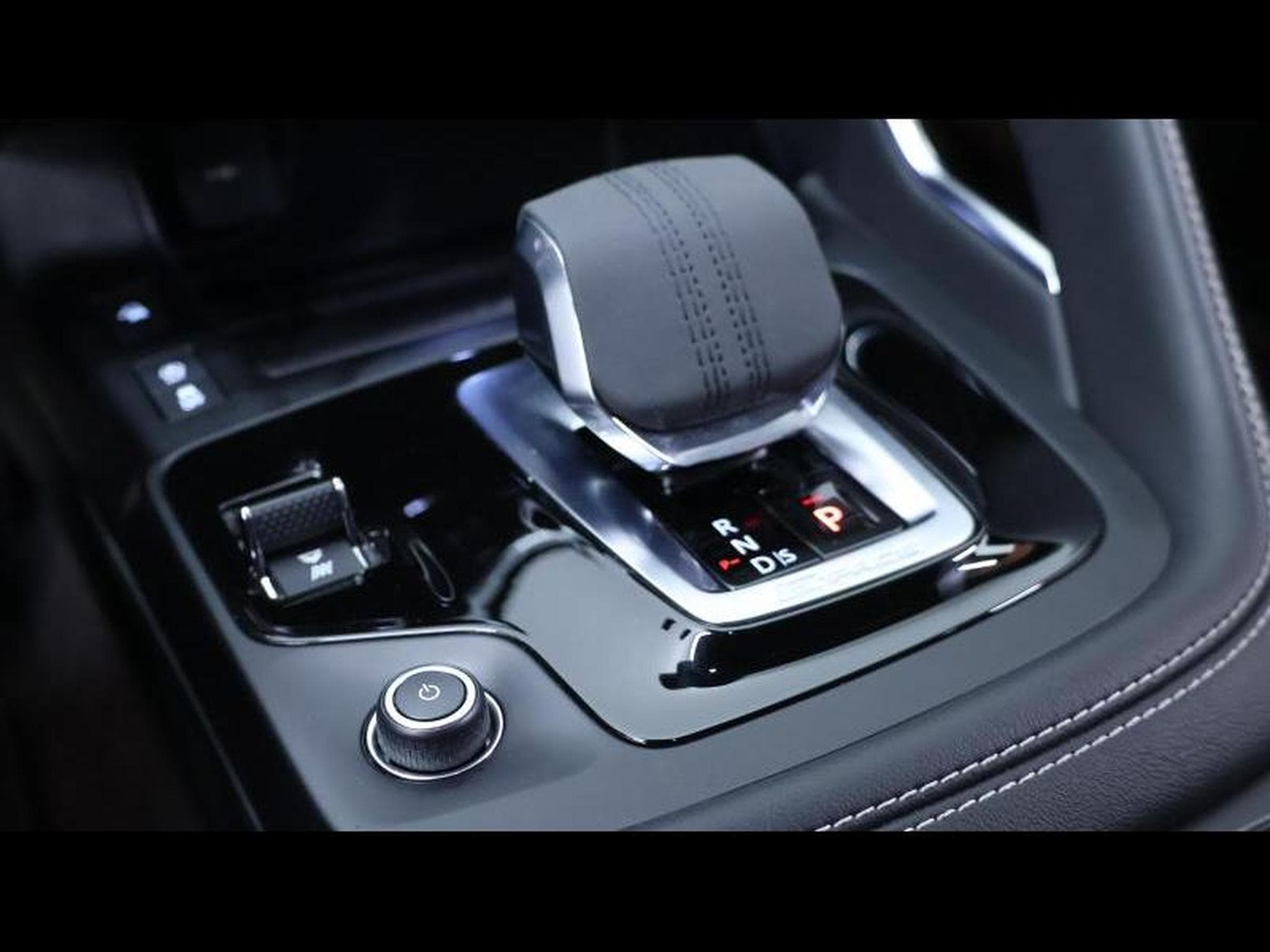 Jaguar E-Pace D165 R-Dynamic S AWD auto (2024) - Photo 16