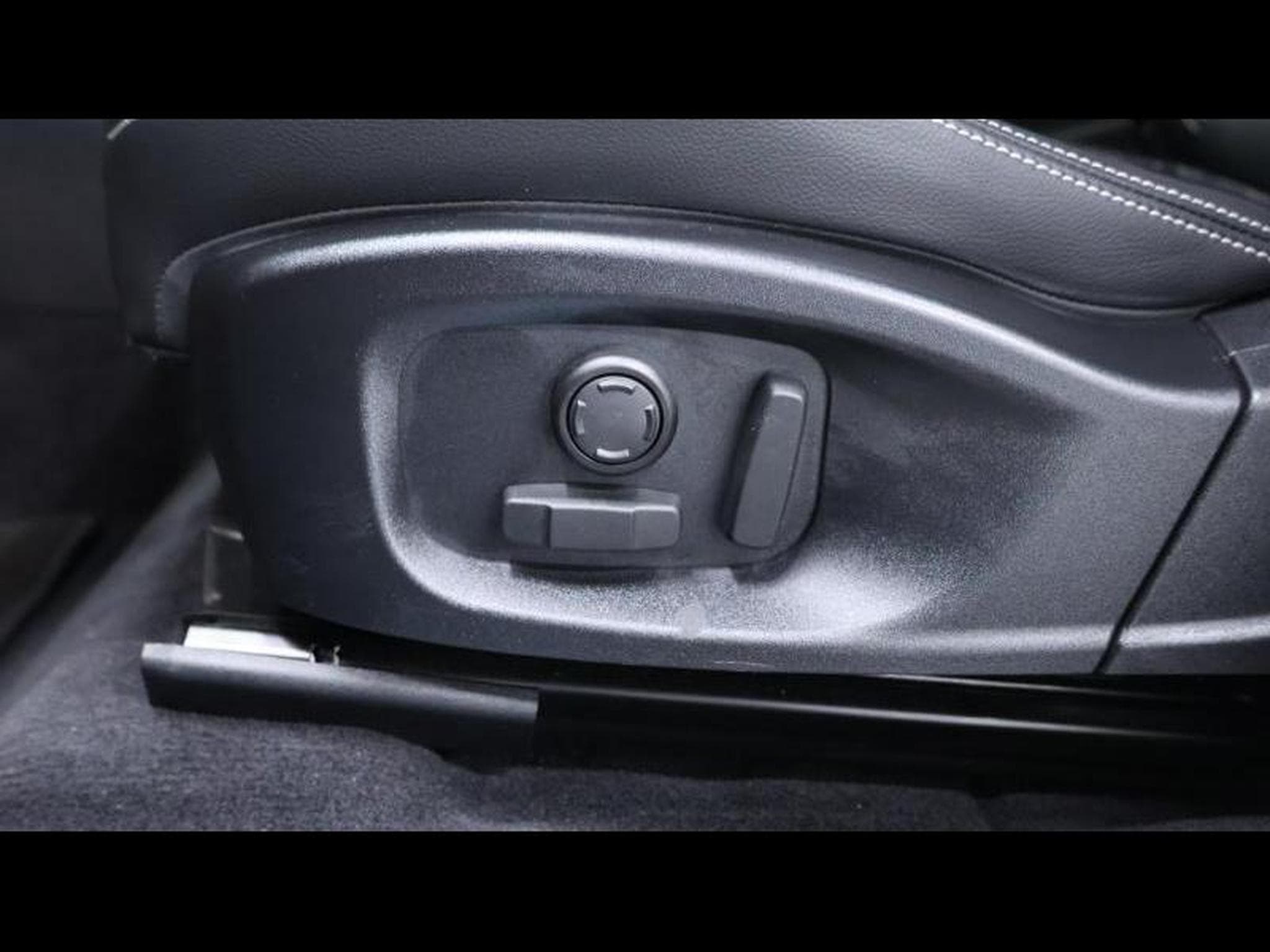 Jaguar E-Pace D165 R-Dynamic S AWD auto (2024) - Photo 23