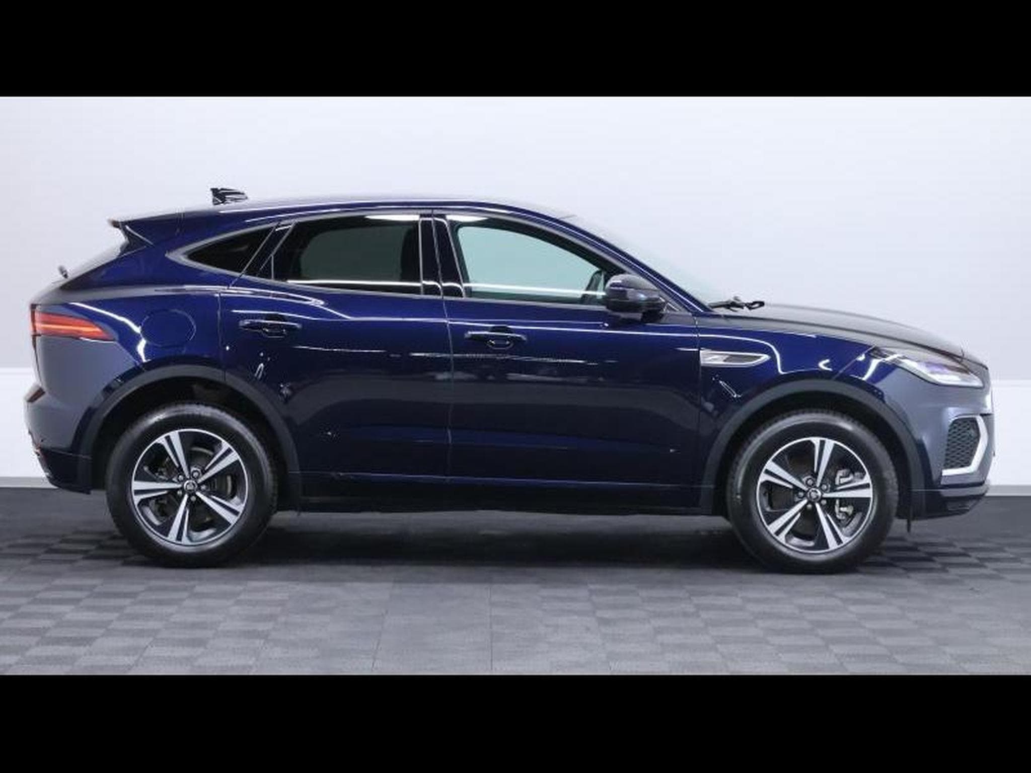 Jaguar E-Pace D165 R-Dynamic S AWD auto (2024) - Photo 3