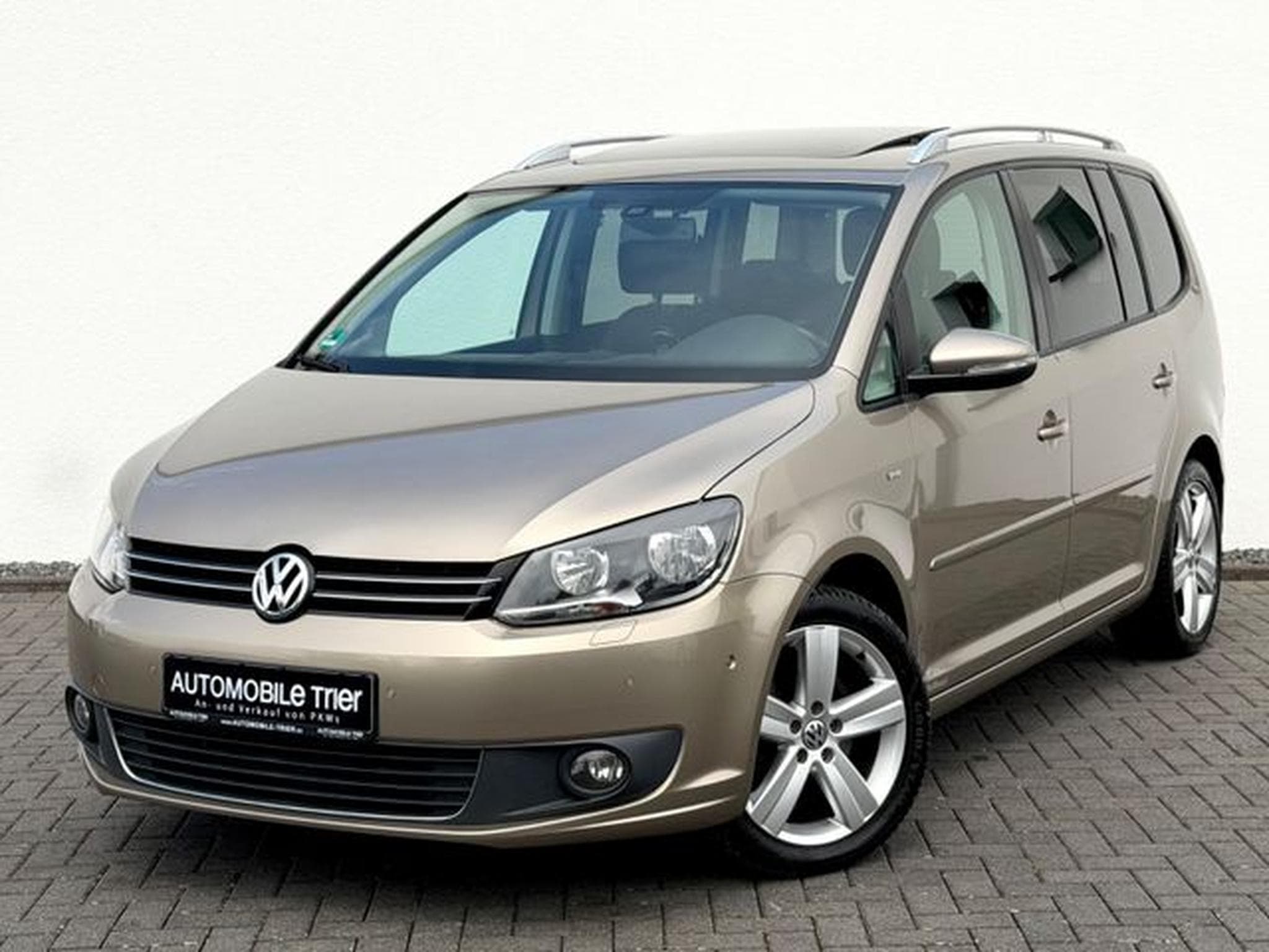 VW Touran Touran Cup 2.0 TDI /7.SITZER/NAVI/PANO/PDC/ (2015) - Photo 1