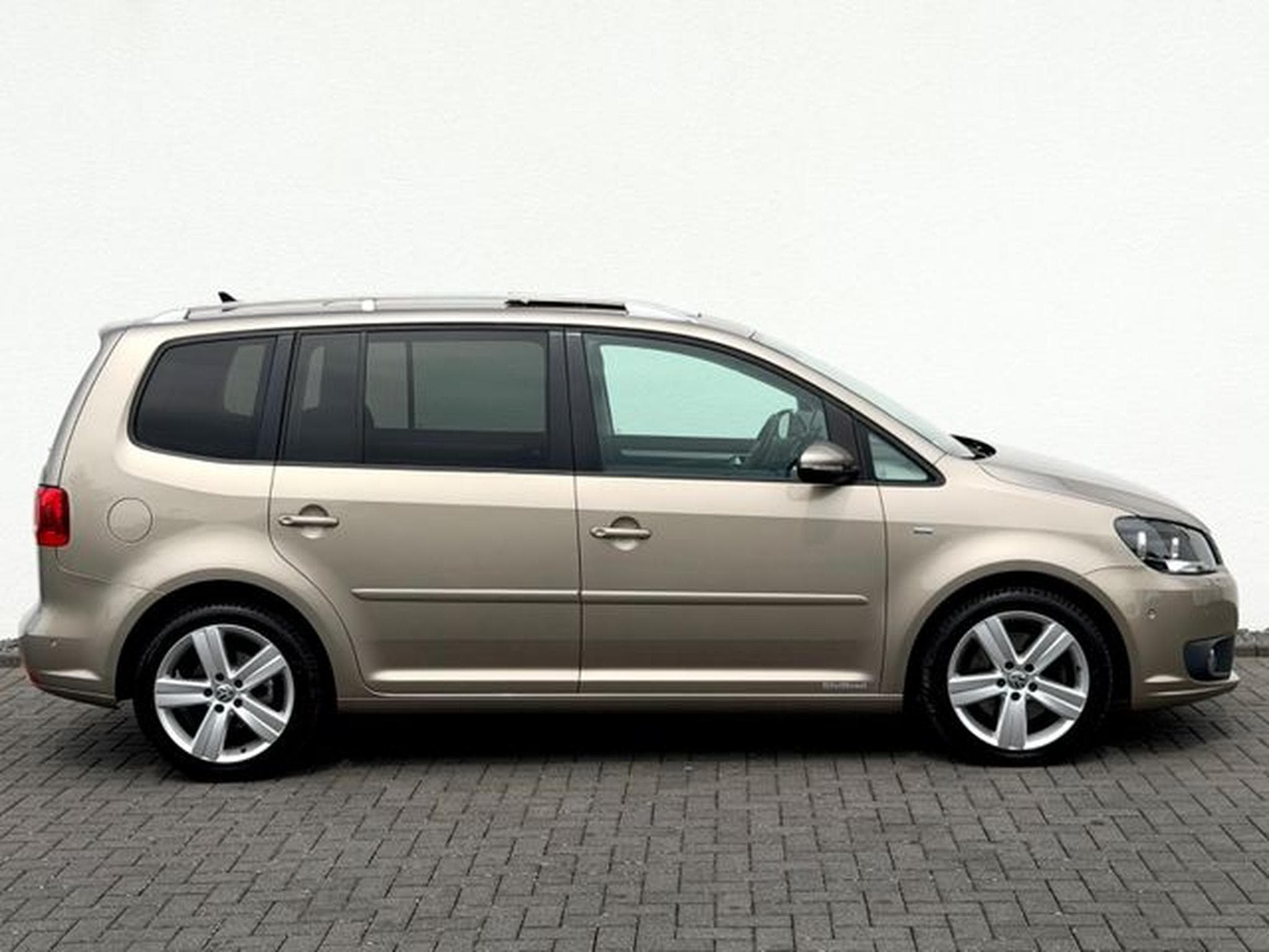 VW Touran Touran Cup 2.0 TDI /7.SITZER/NAVI/PANO/PDC/ (2015) - Photo 4