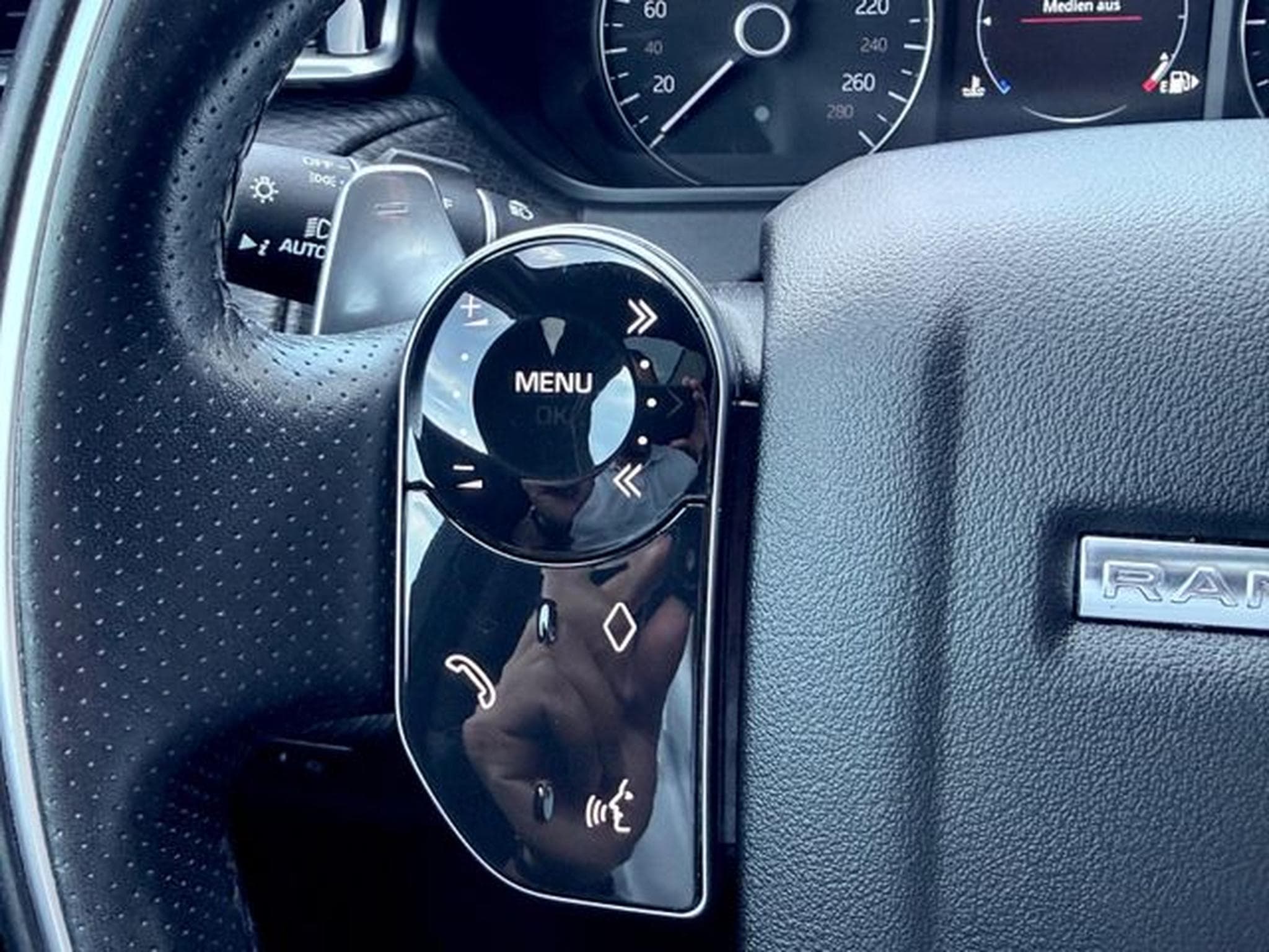 Land-Rover Range Rover Velar Range Rover Velar R-Dynamic S /NAVI/LED/ACC/ (2019) - Photo 17