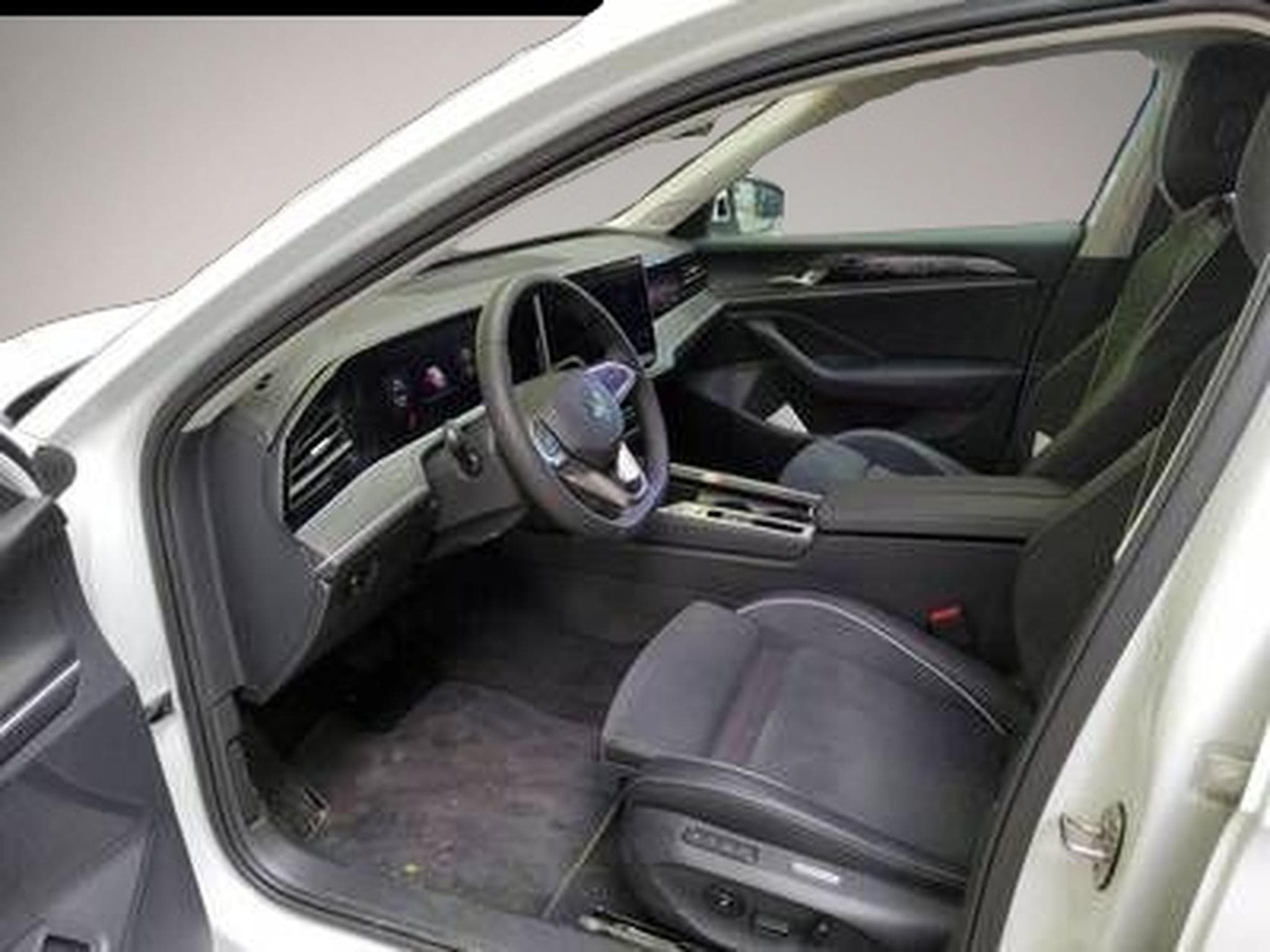 VW Passat (2025) - Photo 3