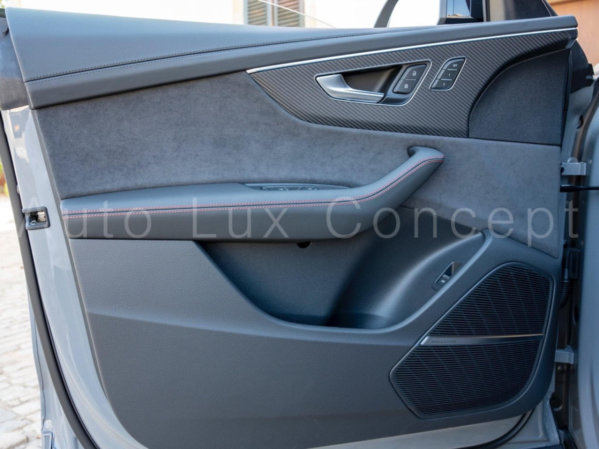 Audi RSQ8 4.0 TFSI 600 ch quattro tiptronic 8 (2022) - Photo 11