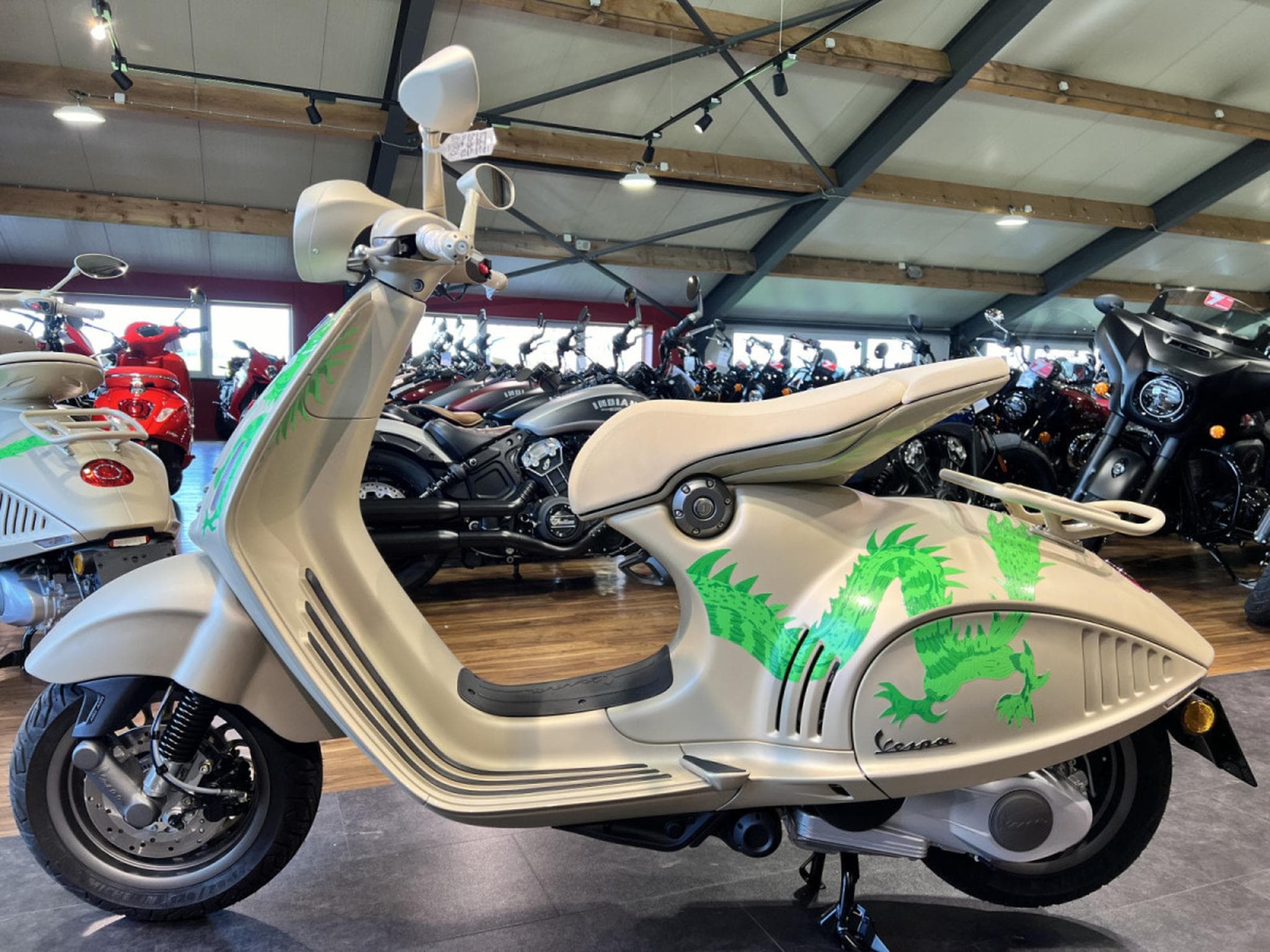 Vespa 946 DRAGON (2026) - Photo 4
